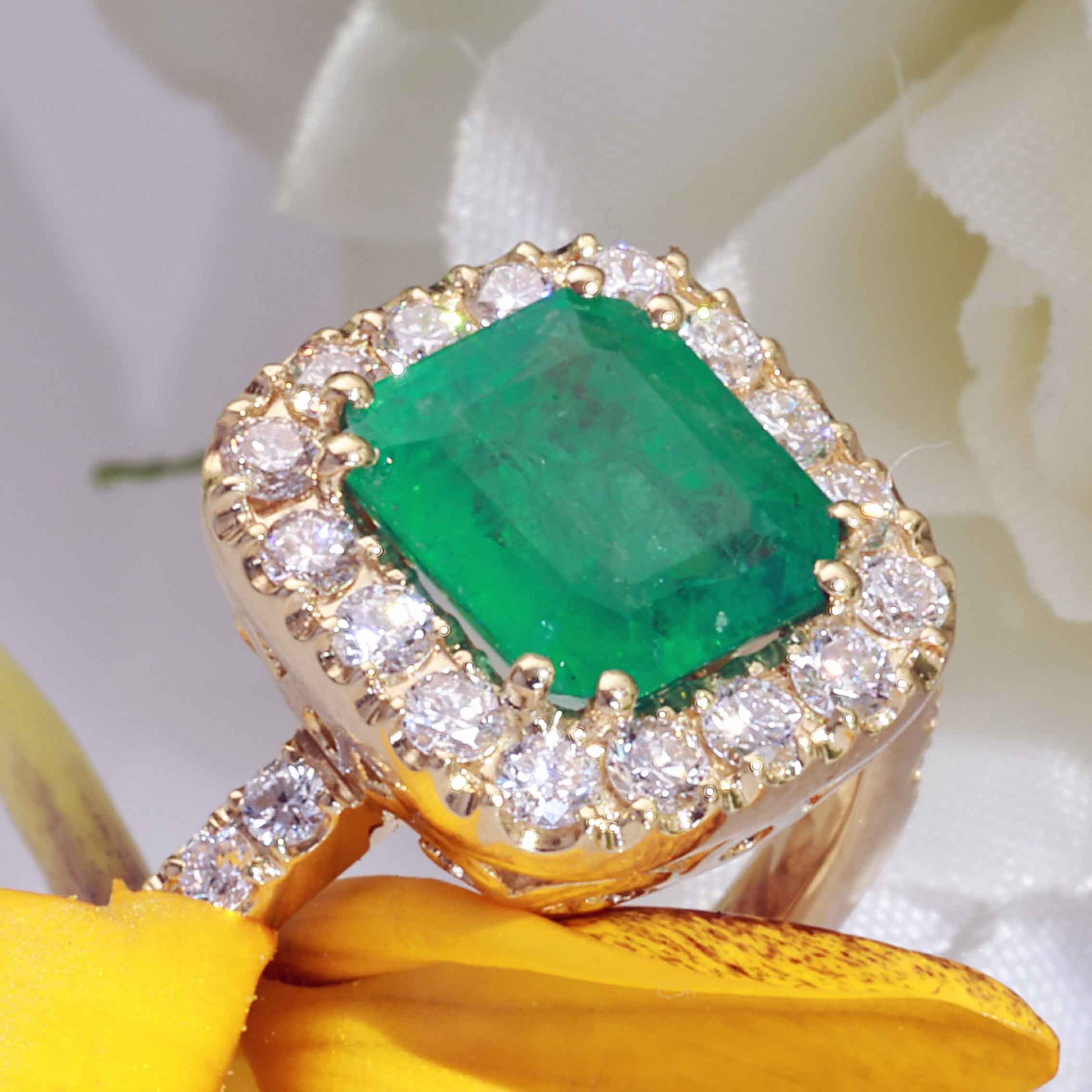 Smaragd Brillant Ring 1.532 ct / 0.55 ct 750er Gelbgold – König der Edelsteine