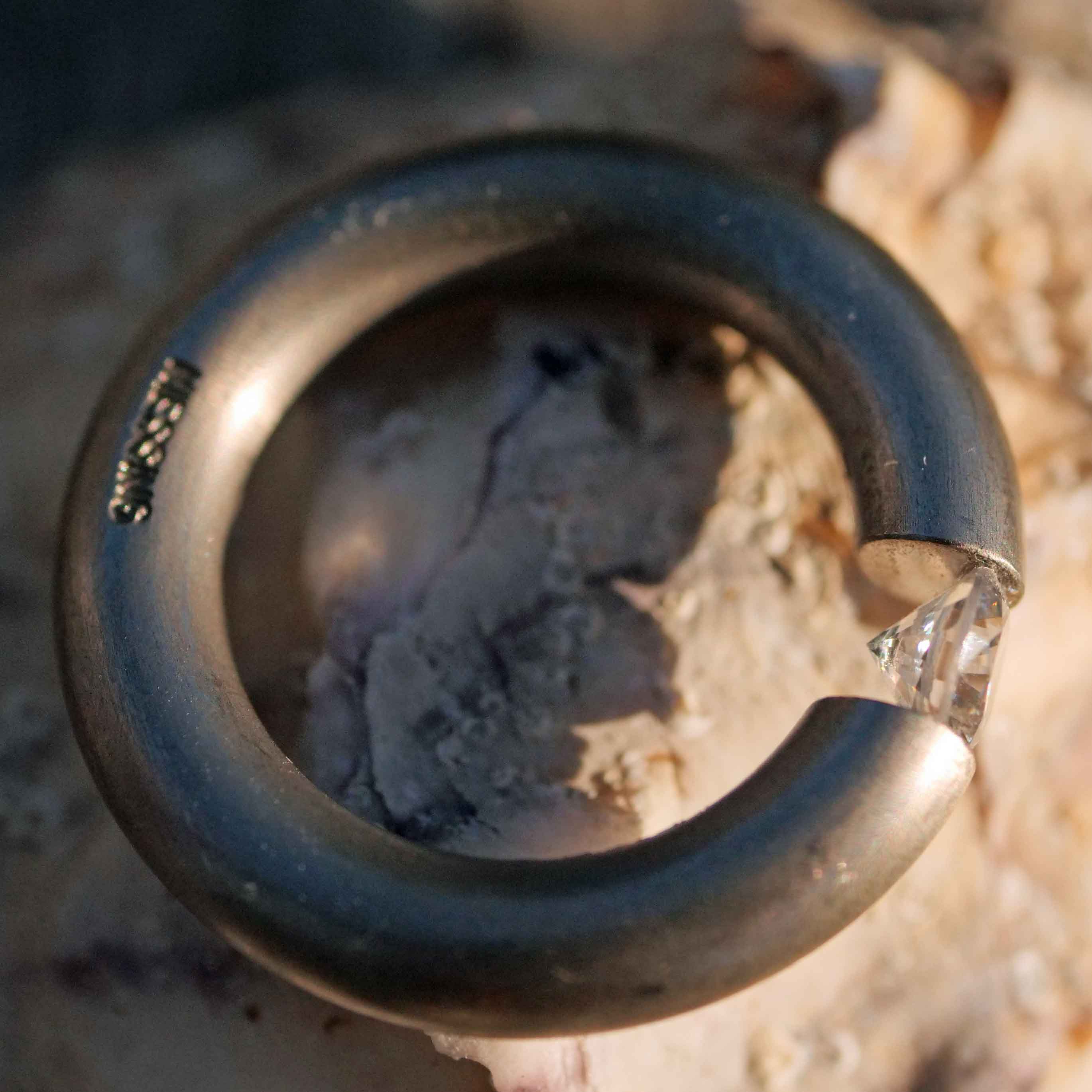 Niessing 0.8 Karäter Zirkonia Rund Spannring 925er Silber grau mattiert neuwertig punziert 