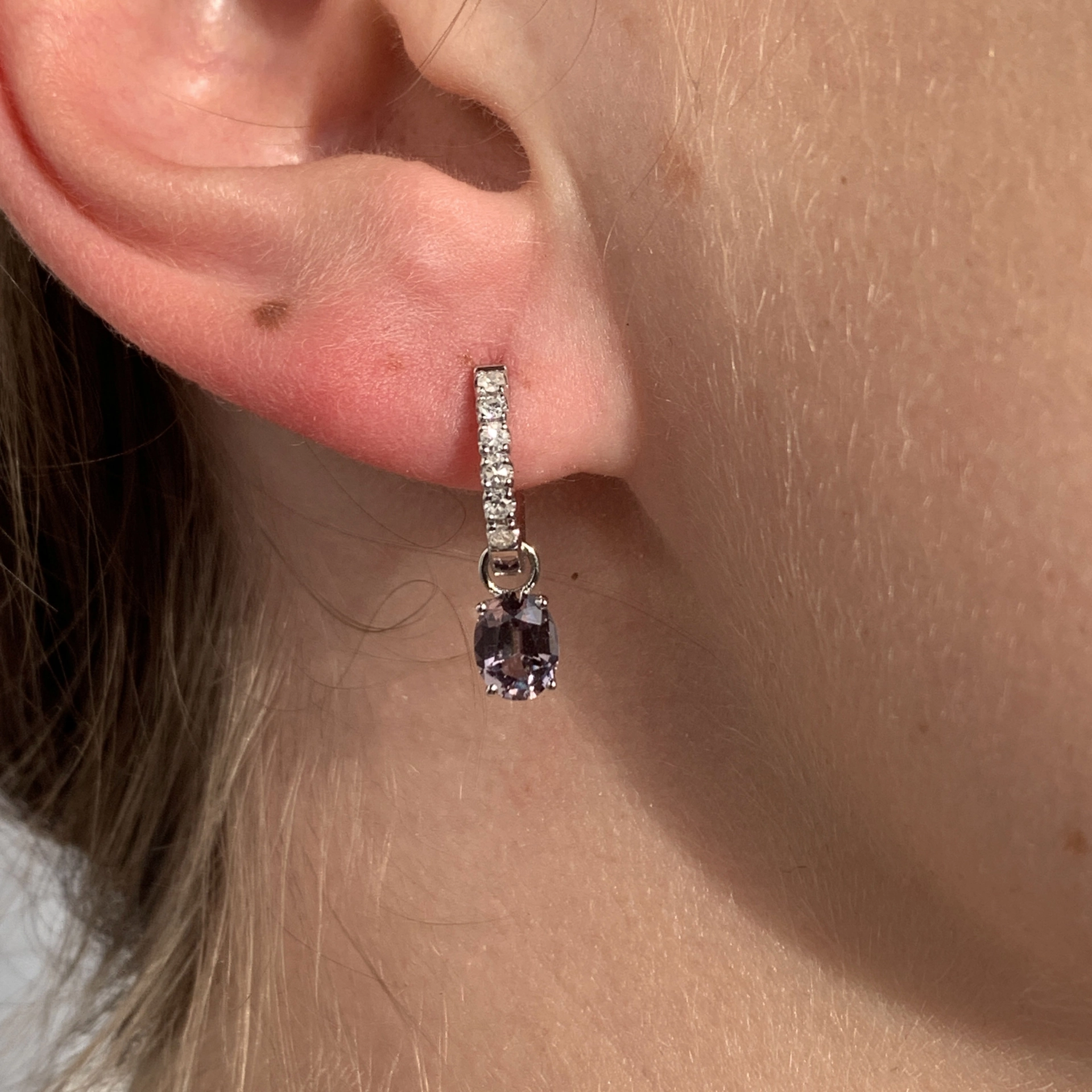 Spinell Diamant Ohrstecker AAA+ 9 mm W SI Top Farbe lila mit Graustich