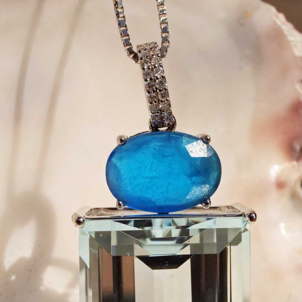 Aquamarin Neon Apatit Brillant Anhänger 585er Weissgold 15.46 1.39 0.05 ct....Was für Blautöne