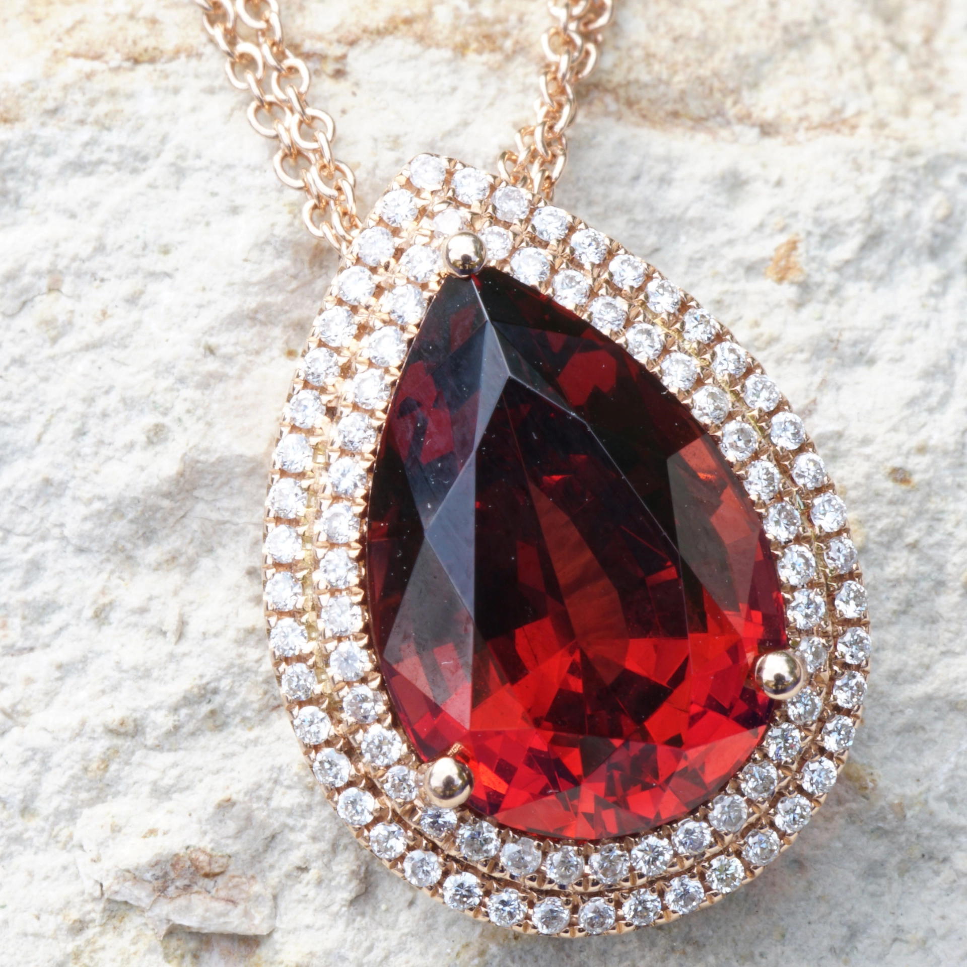 Malaya Granat Brillant Anhänger 750er Rosegold 5.18 ct Tansania....ein Wandlungskünstler