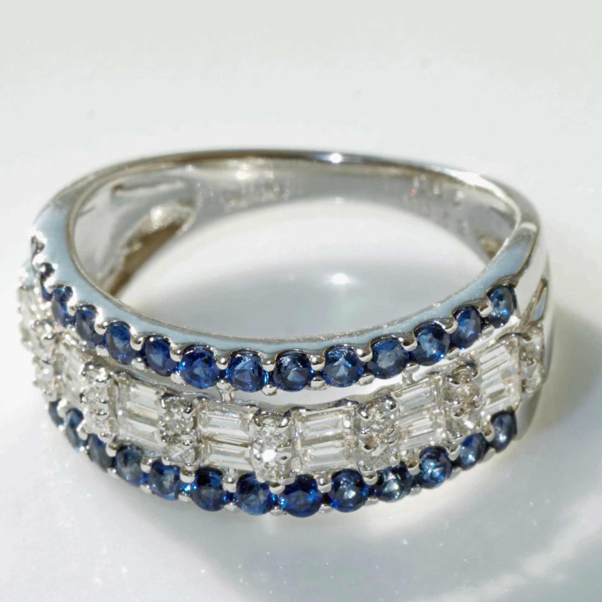 Saphir Brillant Ring 900er Platin mit Diamantbaguetten...aufwendiger Entwurf