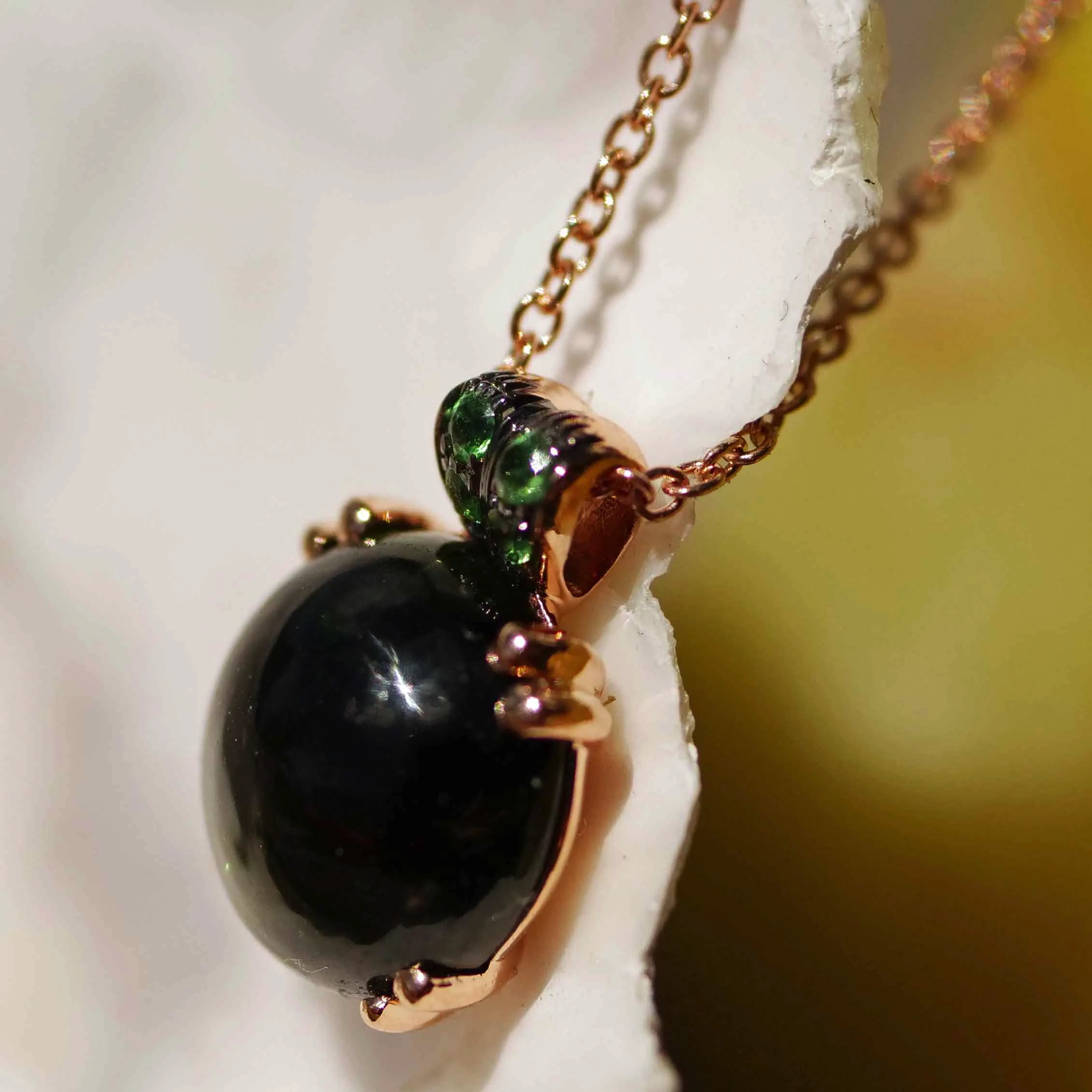 Turmalin Tsavorit Anhänger mit Kette 750er Rosegold...Bubbles..runde Edelstein Cabochons zum Verlieben