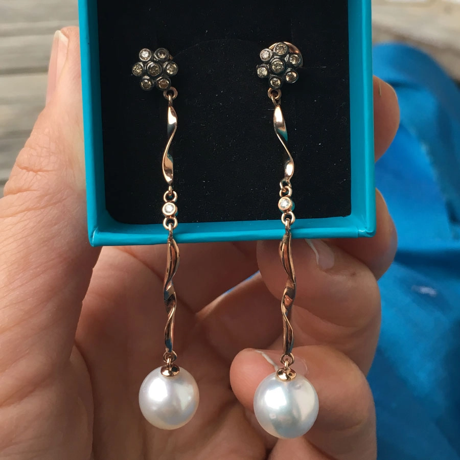 Lange Ohrhänger mit Brillanten und Perle in 750er-Rosegold