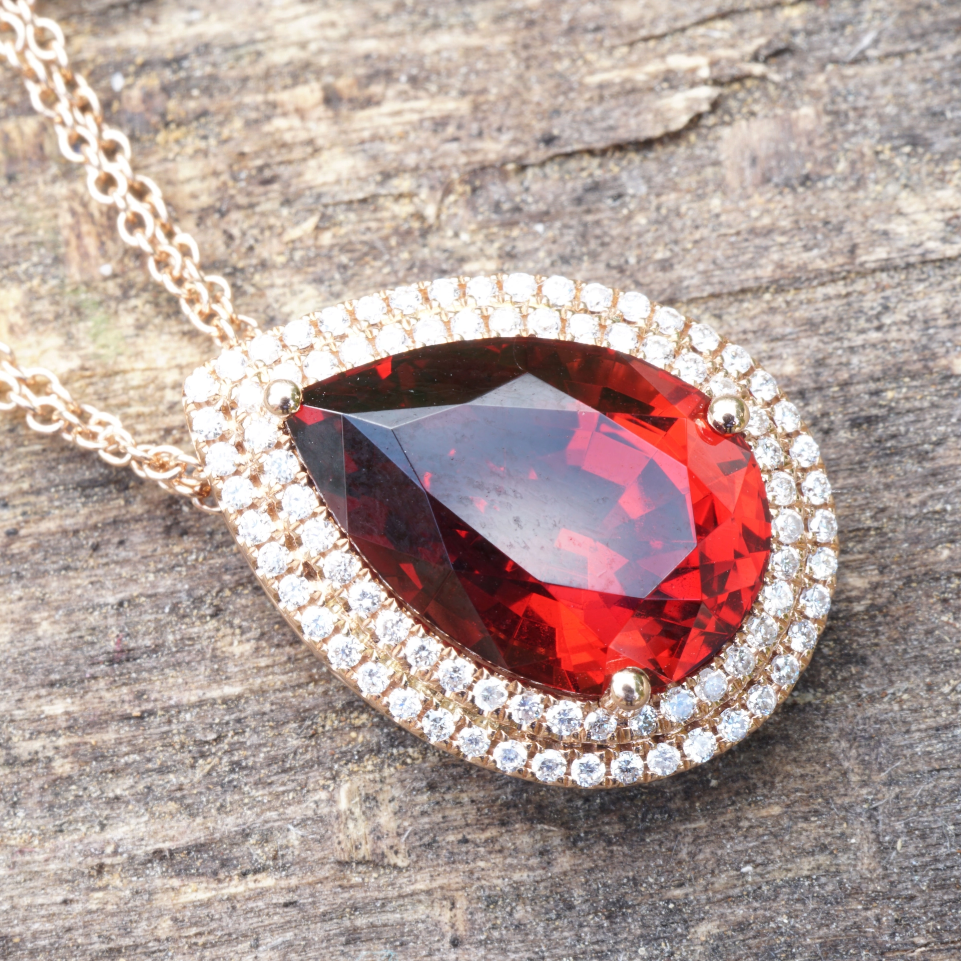 Malaya Granat Brillant Anhänger 750er Rosegold 5.18 ct Tansania....ein Wandlungskünstler