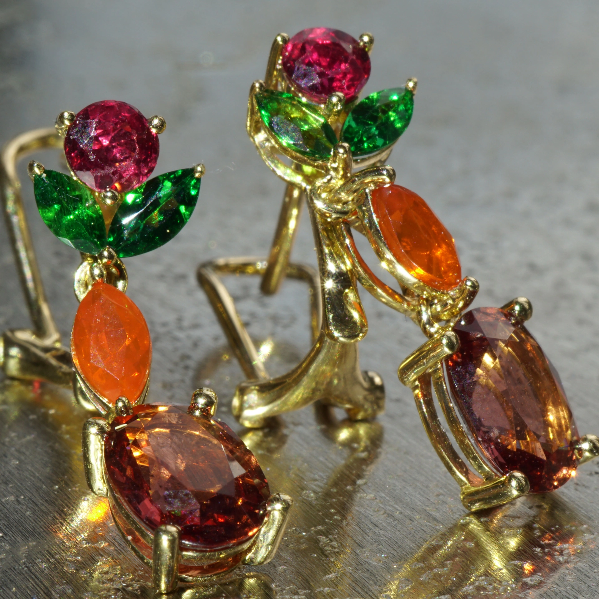 Spinel Farbstein Ohrhänger m. Stecker/Clip 750er Gelbgold...like blossoms in the wind