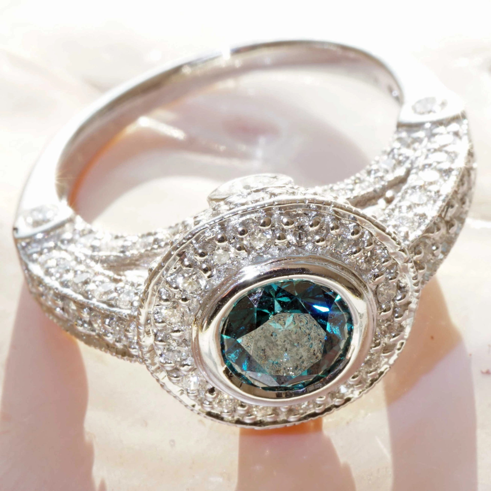 Brillant Ring blau Vollschliff Brillanten von 1.81 ct Handarbeit 750 er Weissgold Wow Wirkung