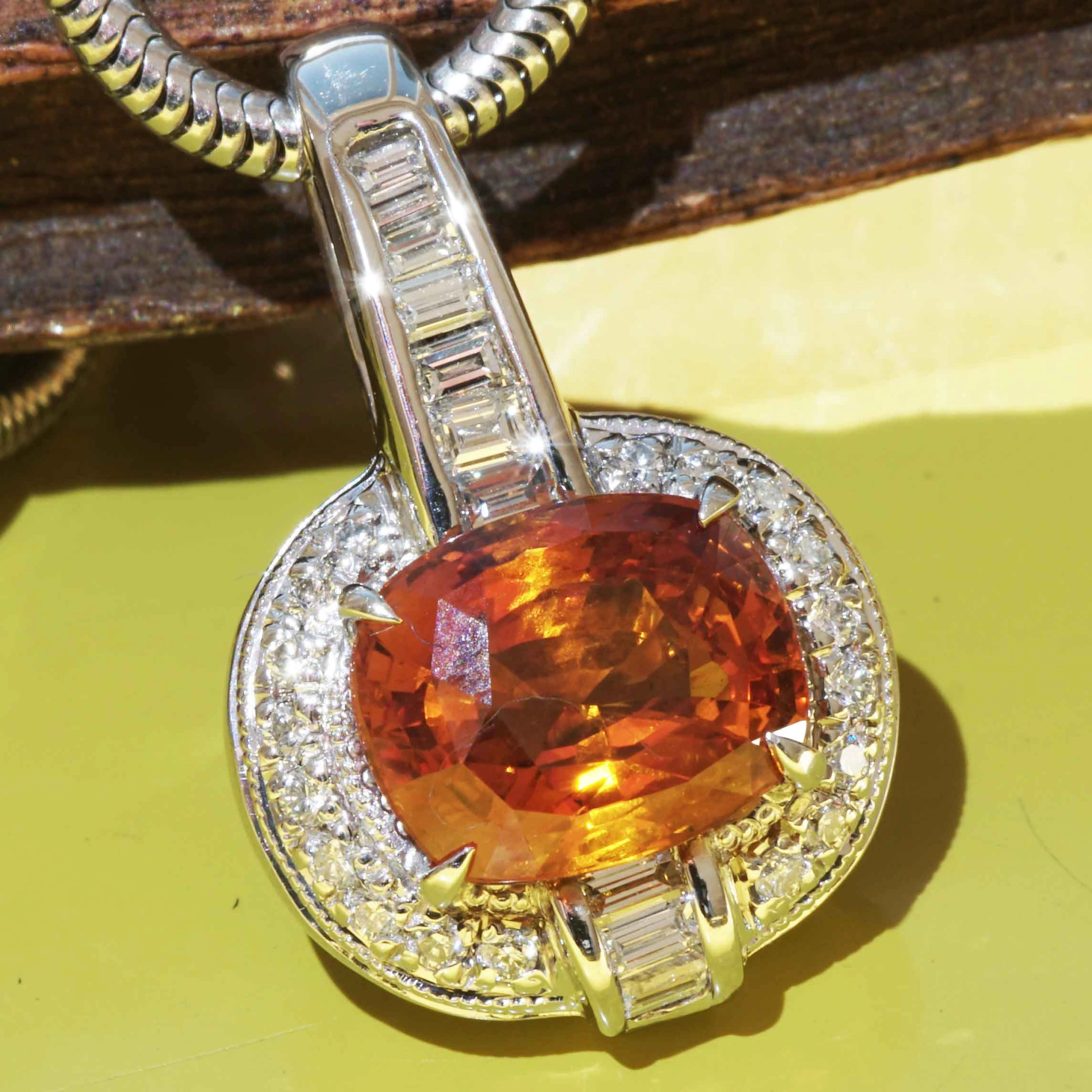 Saphir Brillant Anhänger in 900 Platin 3.58 ct 1.46 ct Leuchtendes ORANGE