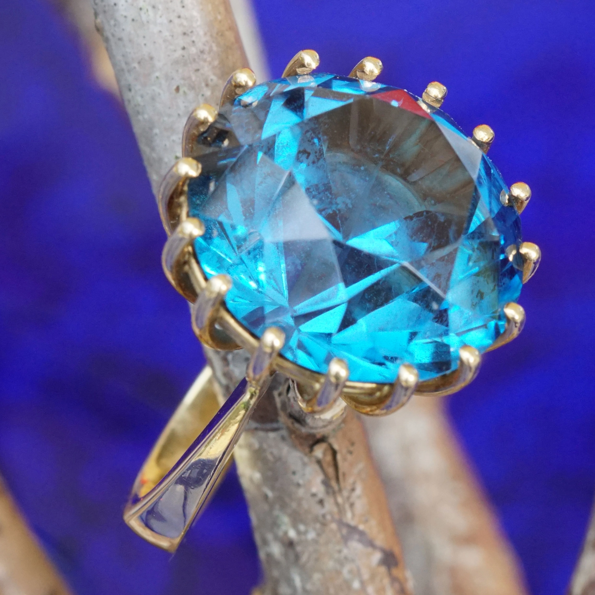 XXL Ring mit Iolith in 750er Gold massiv aus Nachlassverwertung