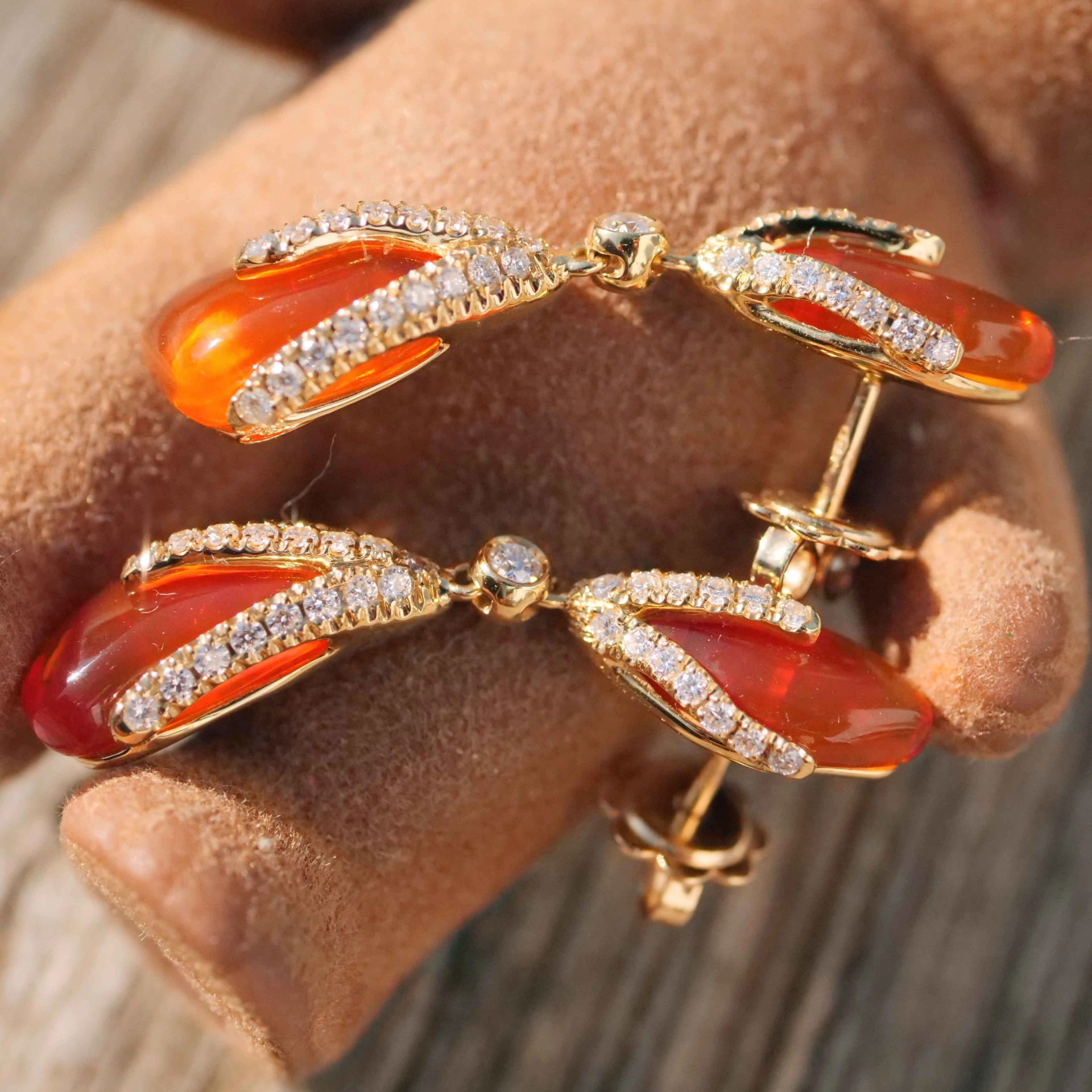 Feueropal Brillant Ohrhänger 750er Gelbgold ausgefallen besonders 7 ct 0.77 ct TW VS