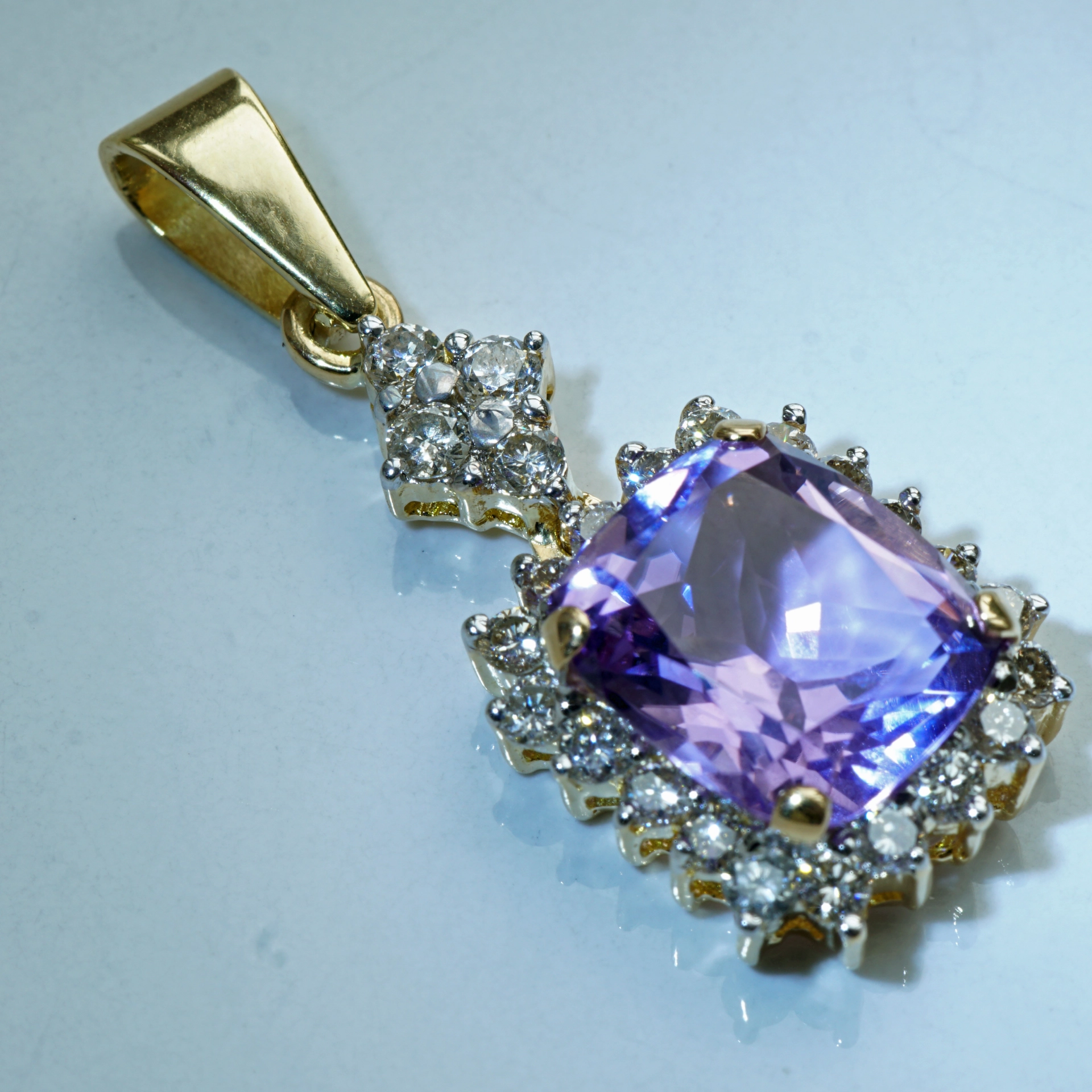 Amethyst Brillant Anhänger 750er Gelbgold 3.35 0.35 ct W VS-SI 6 Gramm Fliederfarben