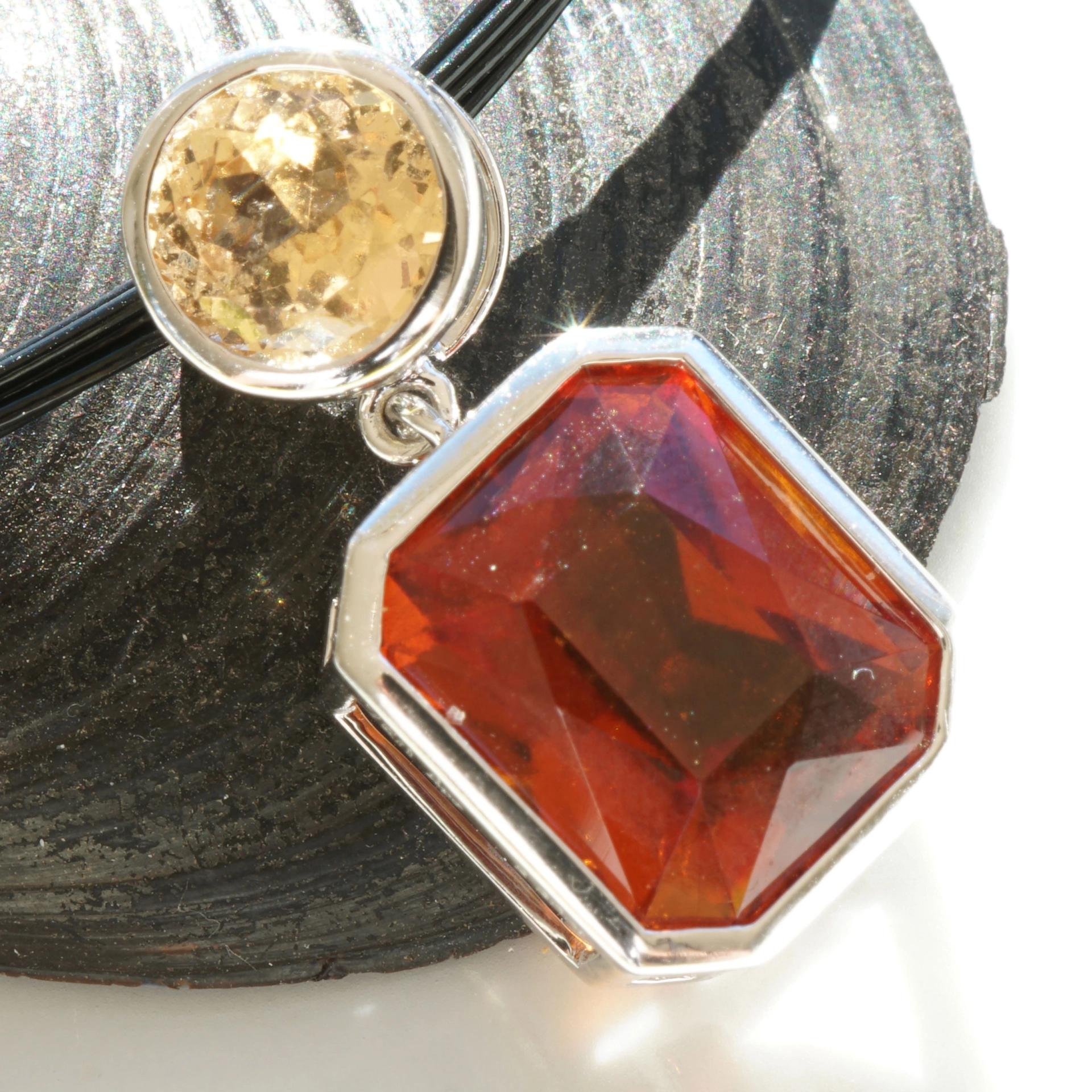 Hessonit Anhänger 750er Weissgold Vulkanisches Feuer 7.19 ct 1.61 ct Sri Lanka