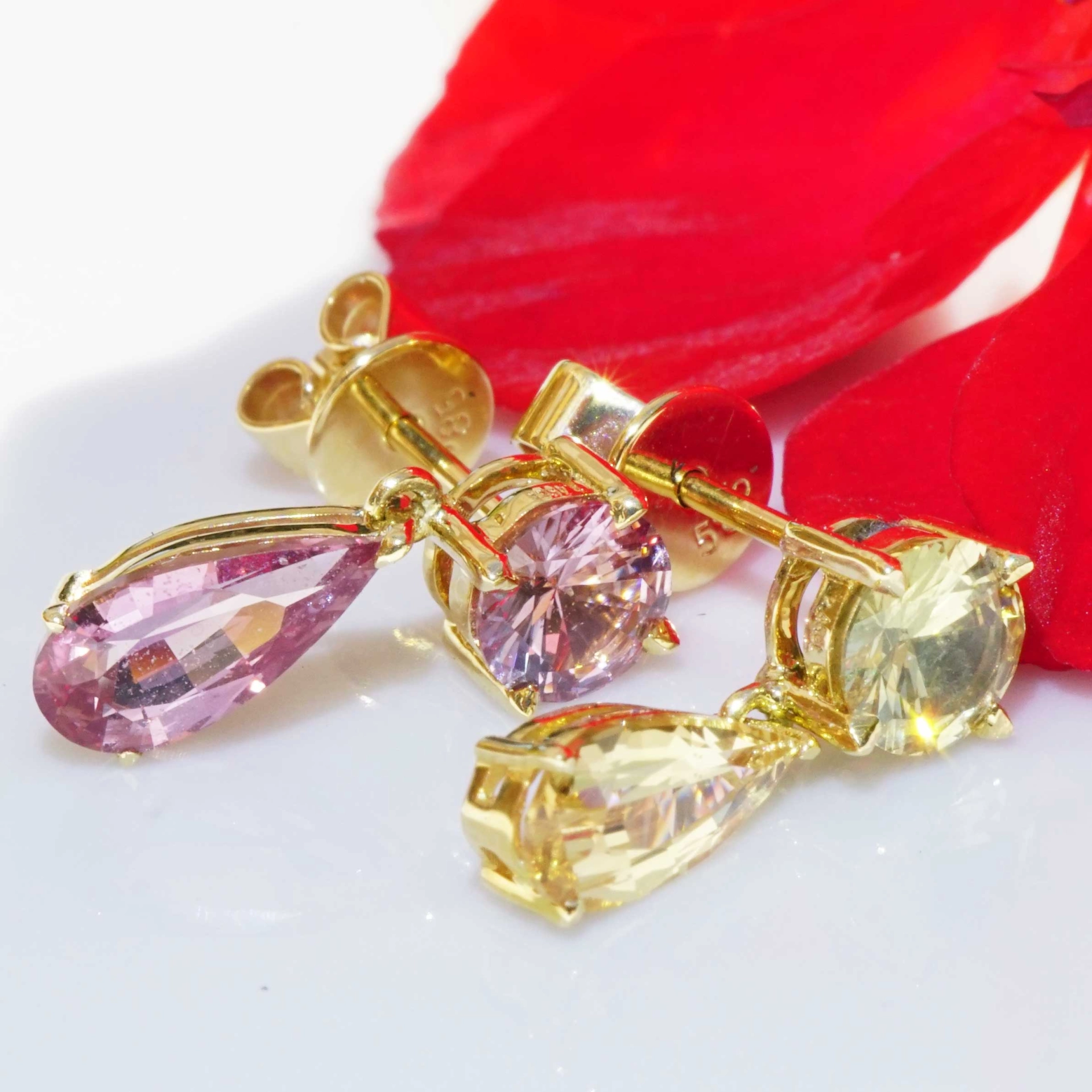 Saphir Ohrhänger 2.45 ct 585er Gelbgold Ilakaka Mine Madagascar pink-lila gelb NATURFARBE