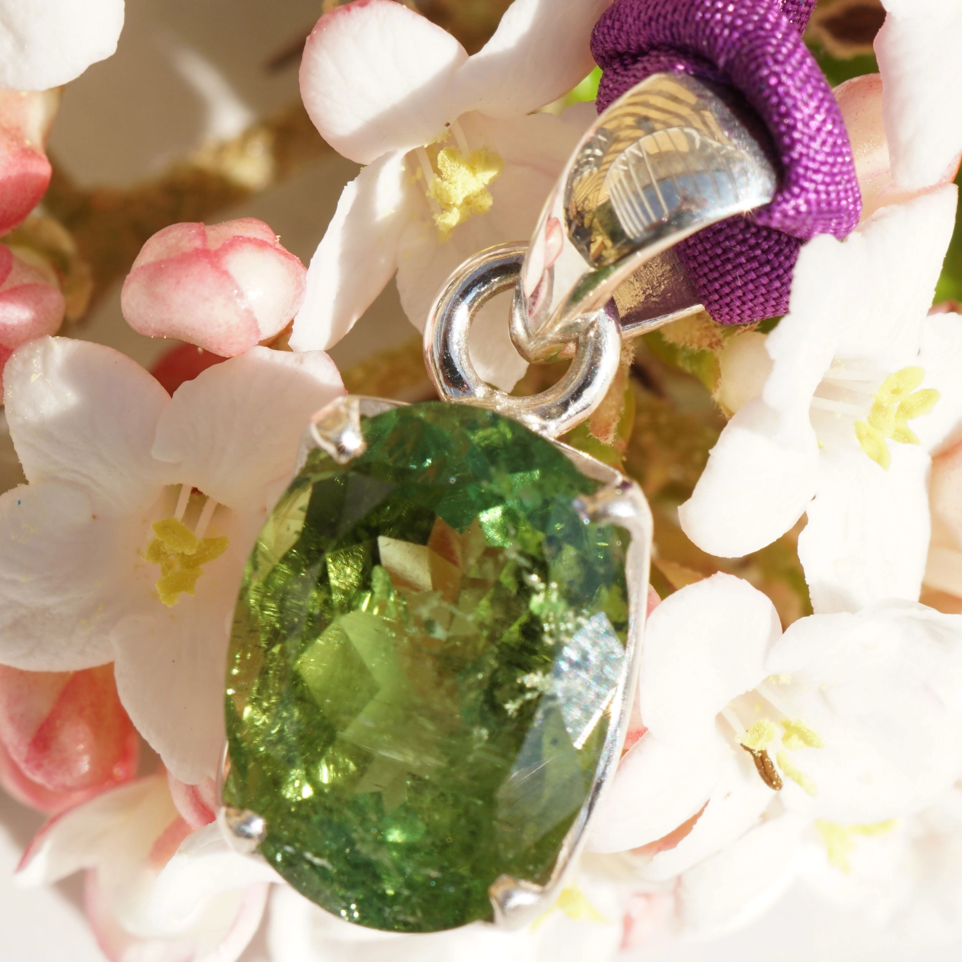 Peridot Anhänger in feiner Farbqualität ca. 5 ct ...grün,grüner, am grünsten