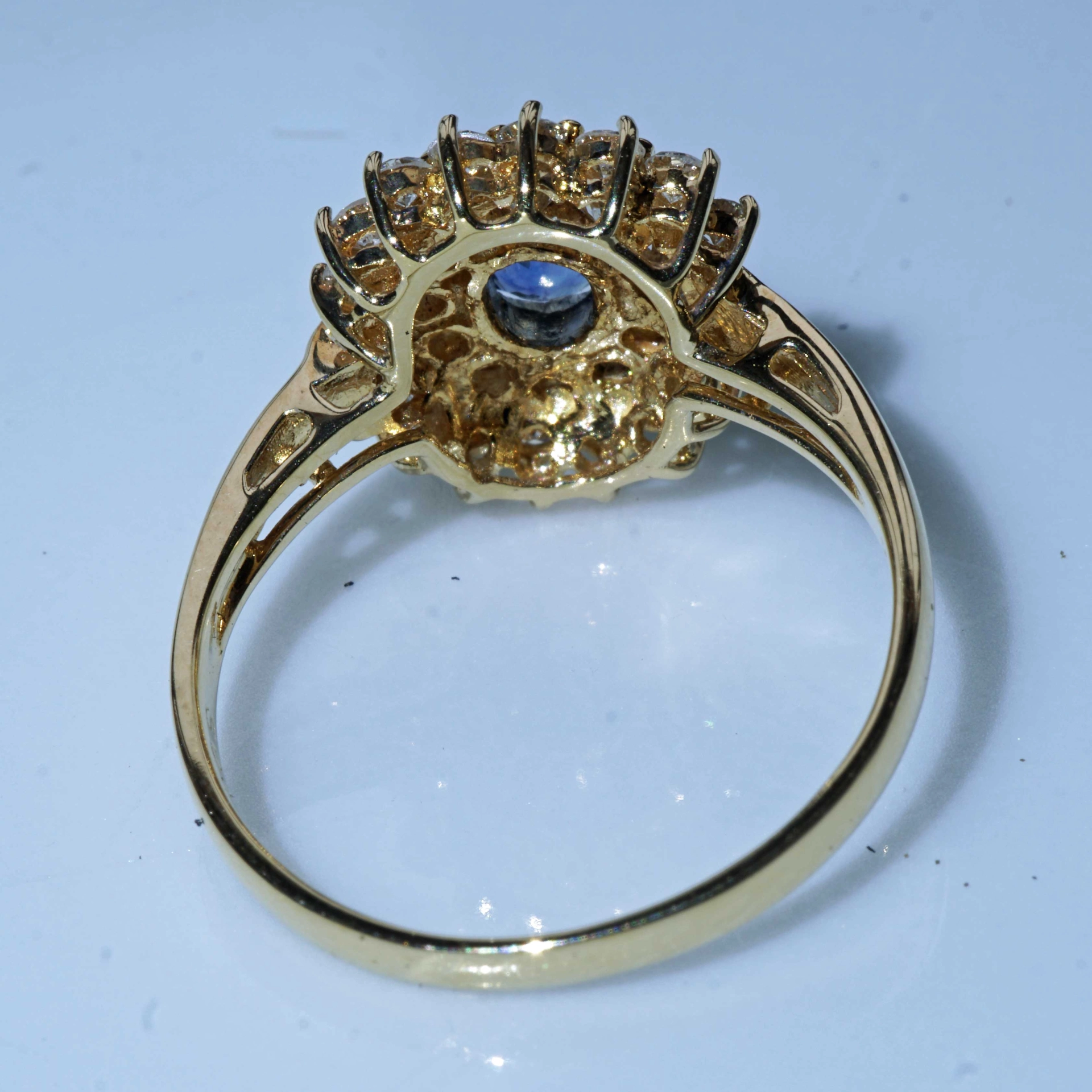 Saphir Brillant Ring 750er Gelbgold Hochwertigste Edelsteine....Qualität die Freude bereitet