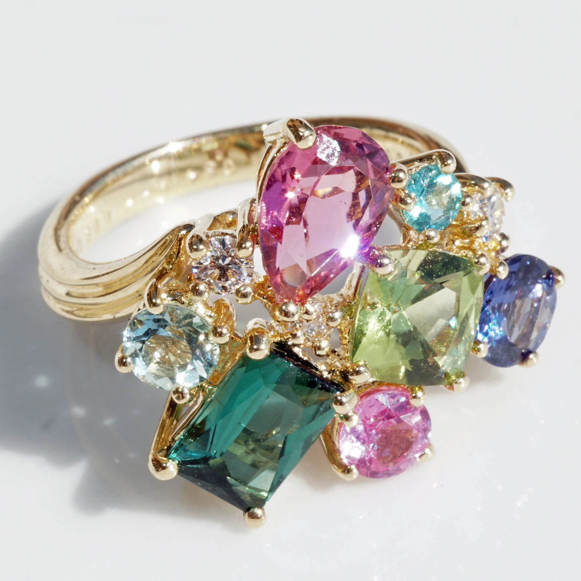 Edelstein Brillant Ring 750er Gelbgold...ein Potpourrie an berauschenden Farben