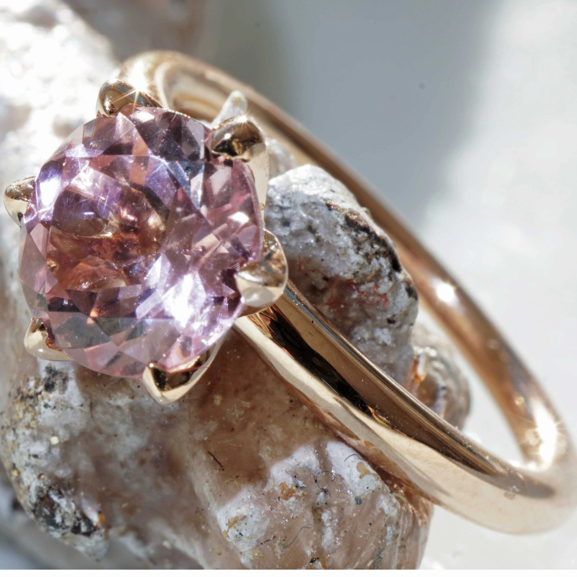 Bestseller Kombinationsring..pink Turmalin Ring in 750er Rosegold hergestellt in Valenza...toll mass