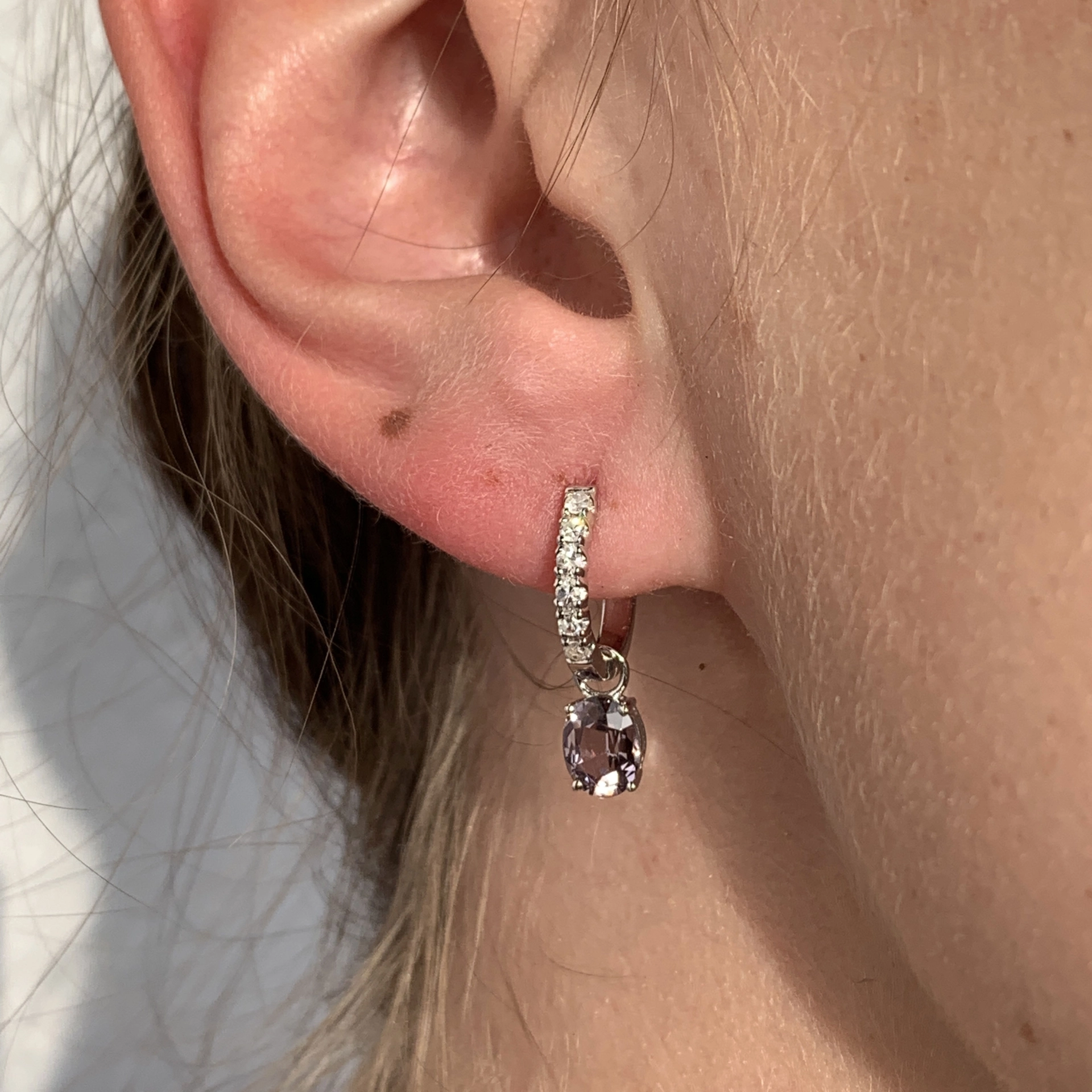 Spinell Diamant Ohrstecker AAA+ 9 mm W SI Top Farbe lila mit Graustich