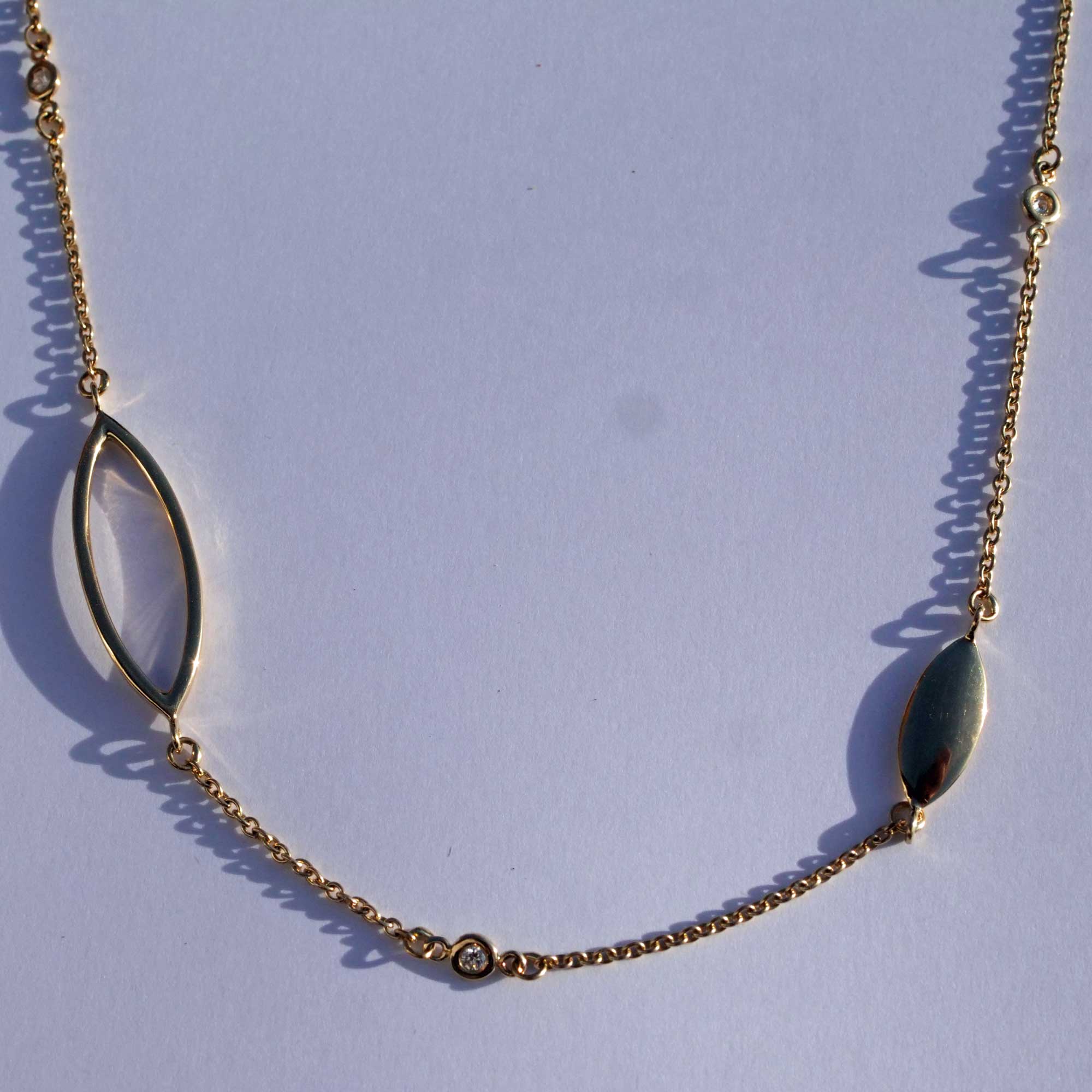 Motion Brillant Collier von Silhouette Schmuck Pforzheim in 585er Gelbgold 0.06 ct W SI  