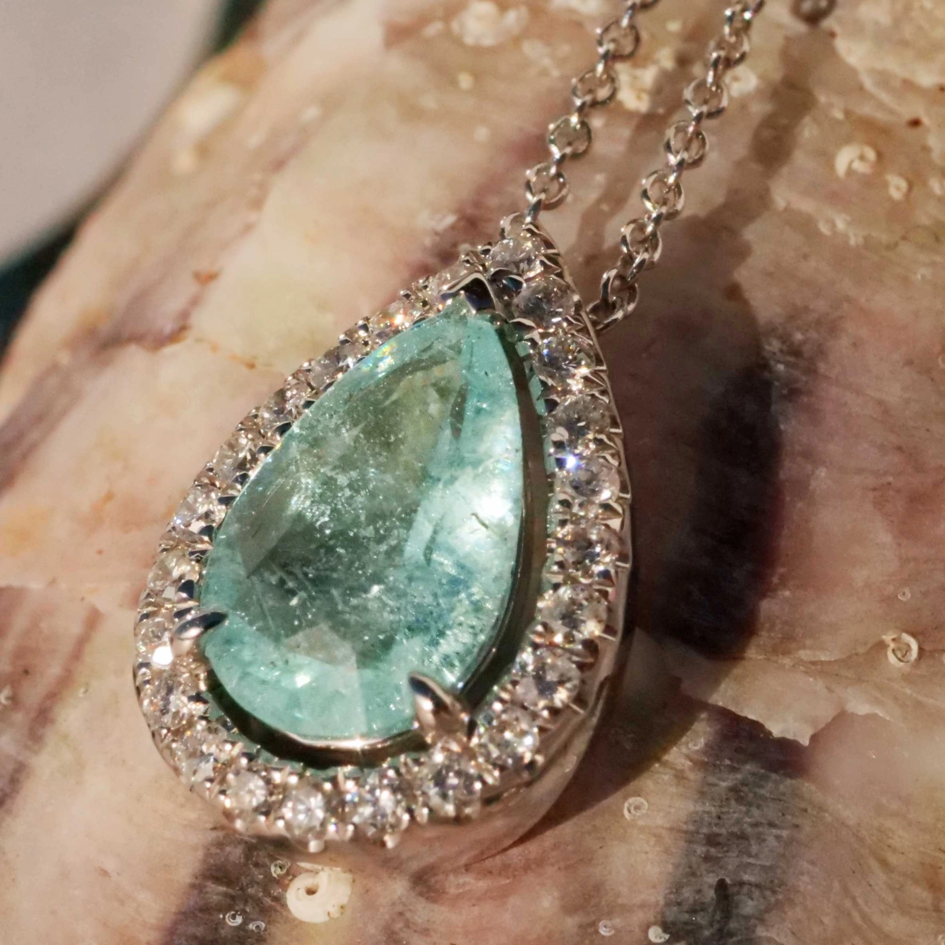Paraiba Turmalin Anhänger 1.06 ct 0.18 ct AAA 750er Weissgold  SCHWIMMBADBLAU