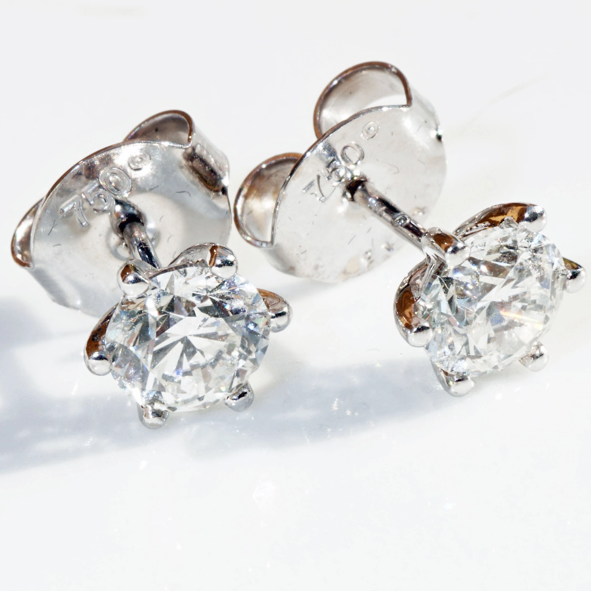 GIA zertifizierte 2.03 Carat Brillant Ohrstecker 750er Weissgold 6,3 mm Durchmesser