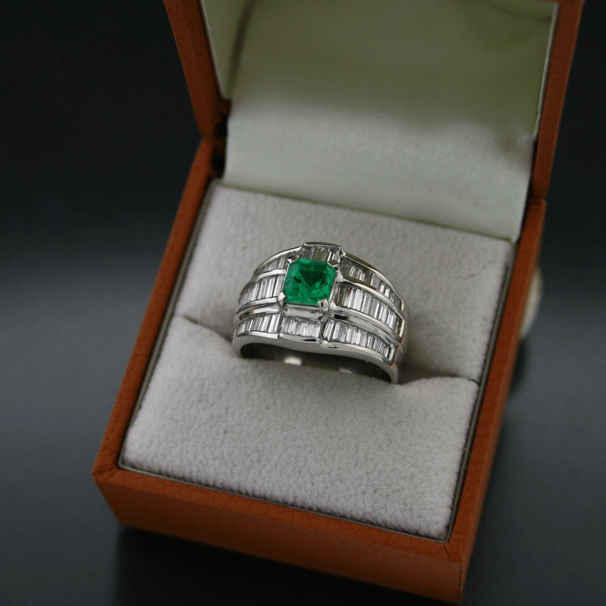 Smaragd-Diamant-Ring, Platin