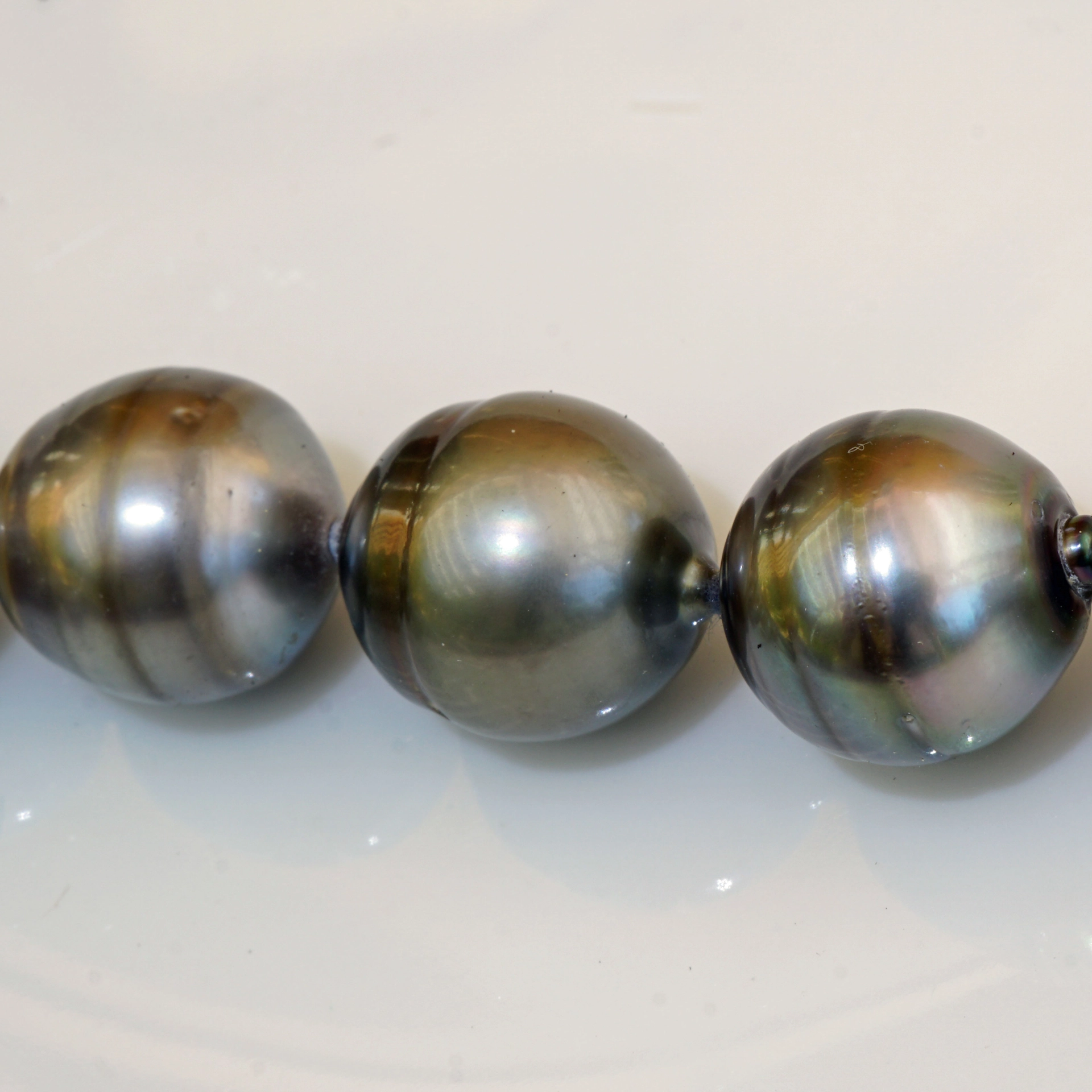 Repräsentativer Tahiti Zuchtperl Barock Strang 12-15 mm D.  geknüpft für Wechselschliessen