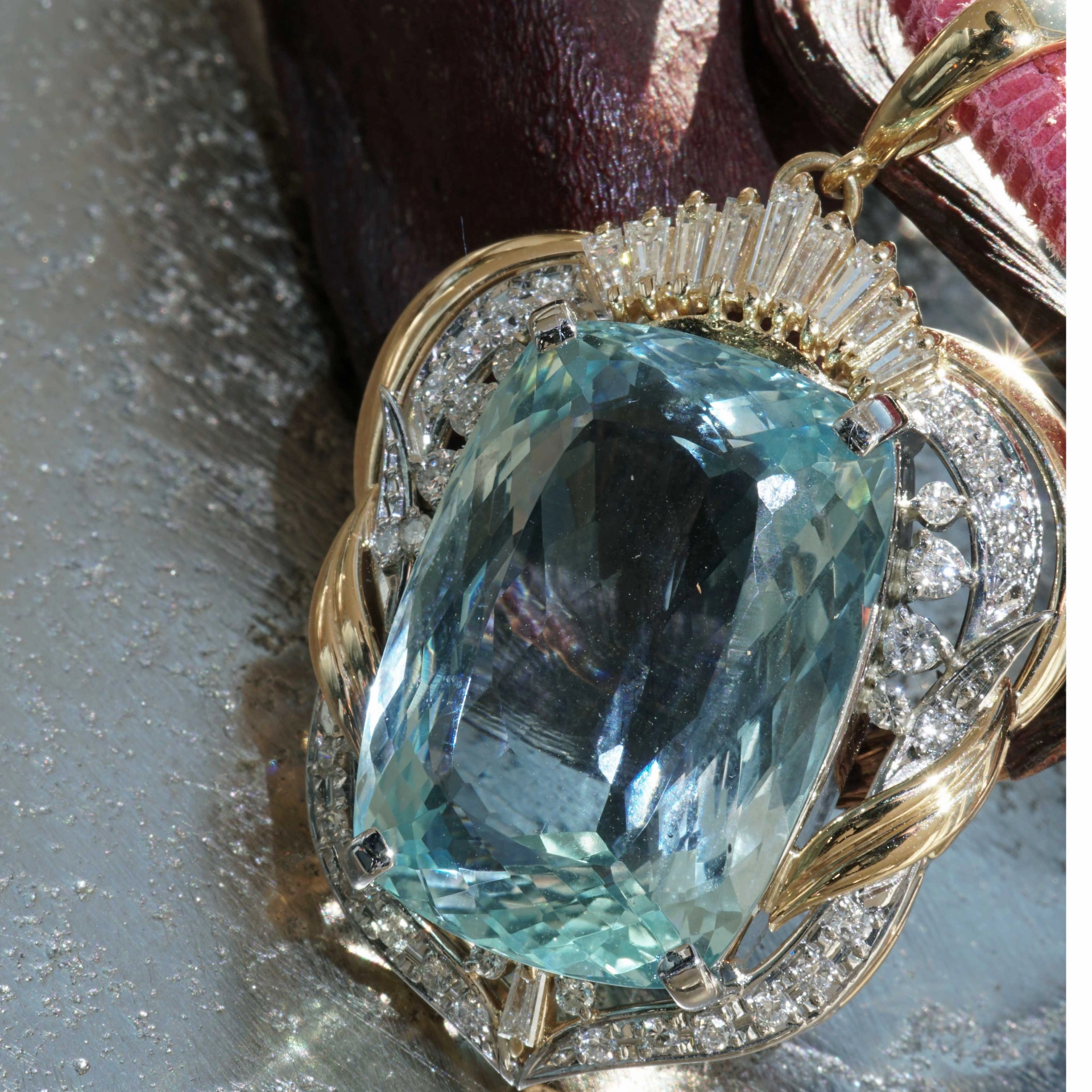 Aquamarin Brillant Anhänger 750er Gelbgold 24.50 ct 0.83 ct...intensiv Hellblau Ausnahme Farbe