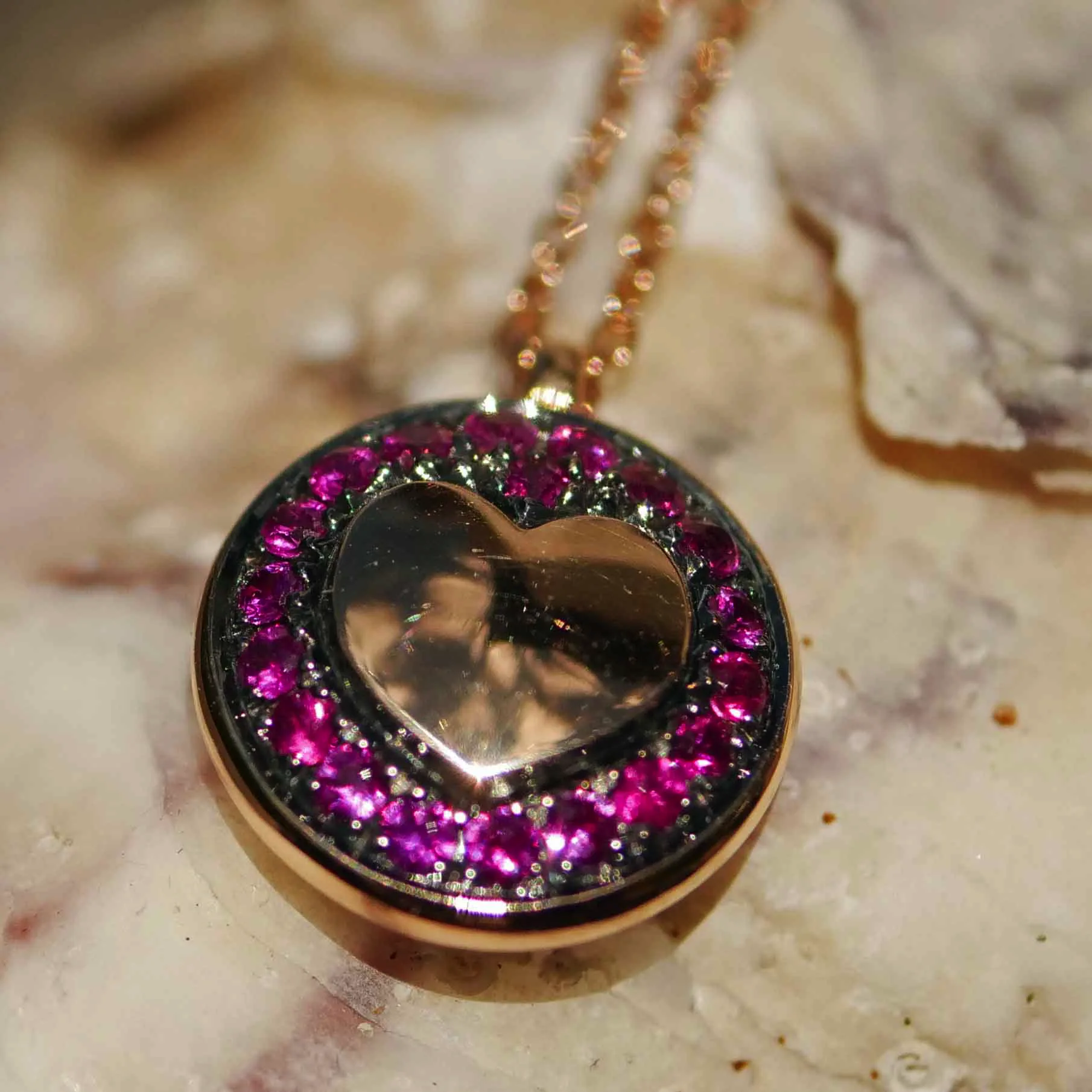 LOVE Saphir Herz Anhänger m. Kette 750er Rosegold....supercool gearbeitet in Traditionsgoldschmiede 