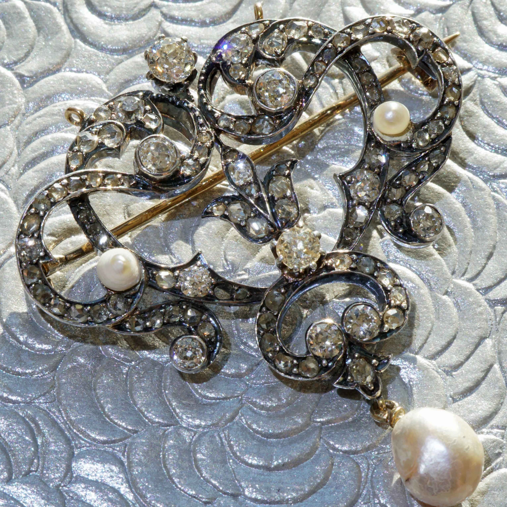 Antikschmuck Brosch/Anhänger Ende 19 Jh. 700er Gold / Silber 2.48 ct mit Naturperlen