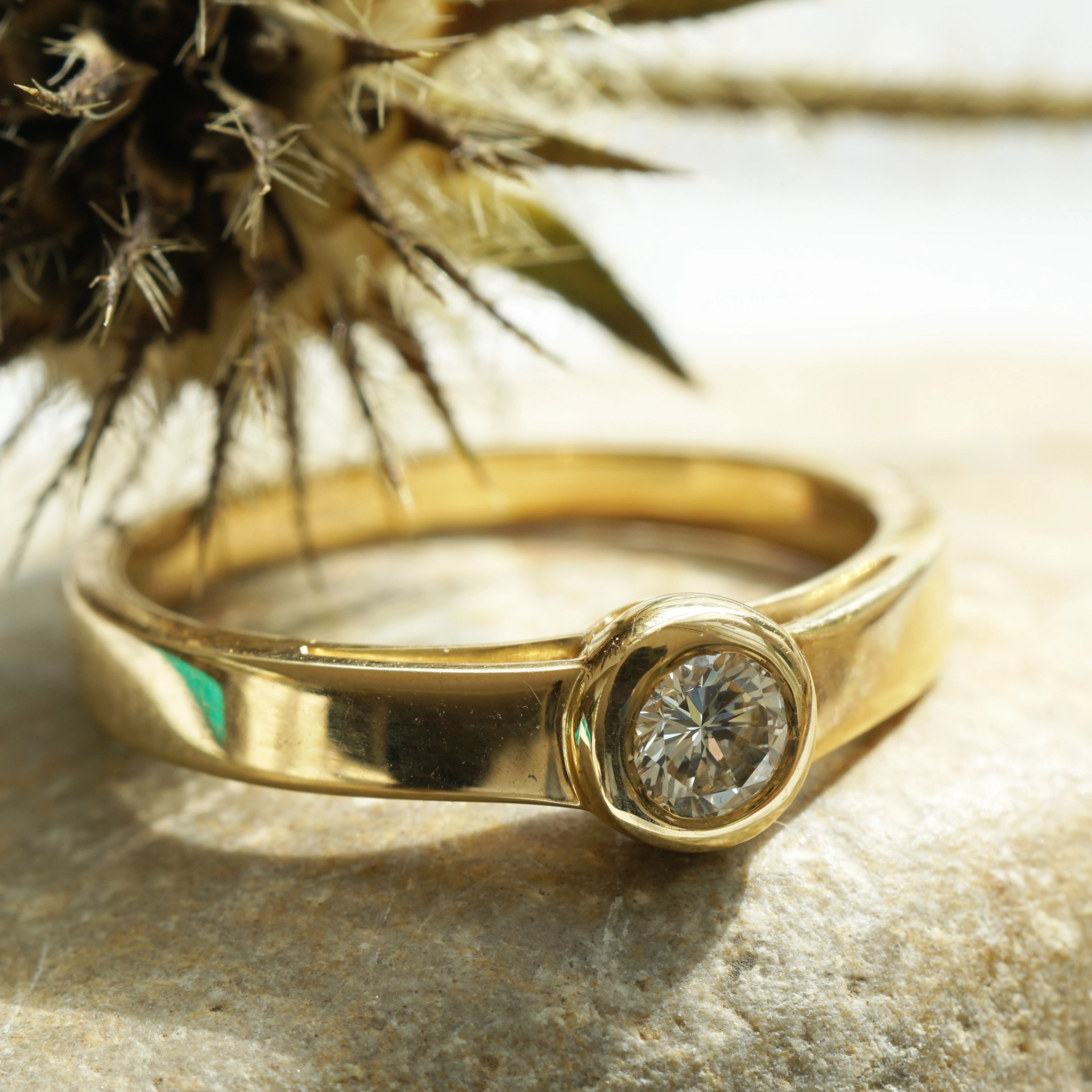 Solitär Brillant Ring 0.23 ct TCR VVS2 750er Gelbgold 3,9 mm D. tolle Brillanz