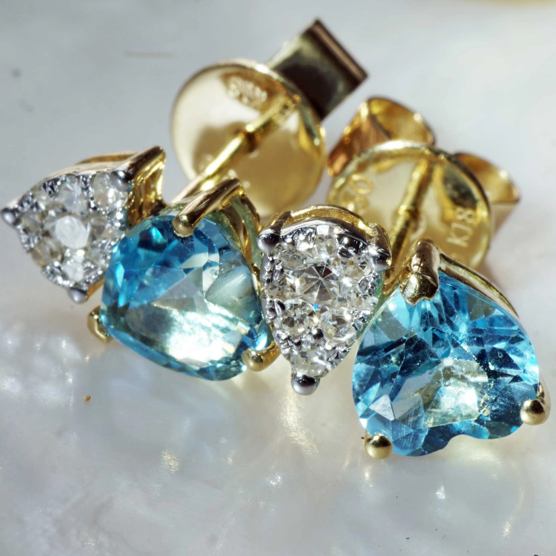 Blautopas Brillant Ohrstecker 750er Gelbgold 1.50 0.20 ct in Herzform allerliebst