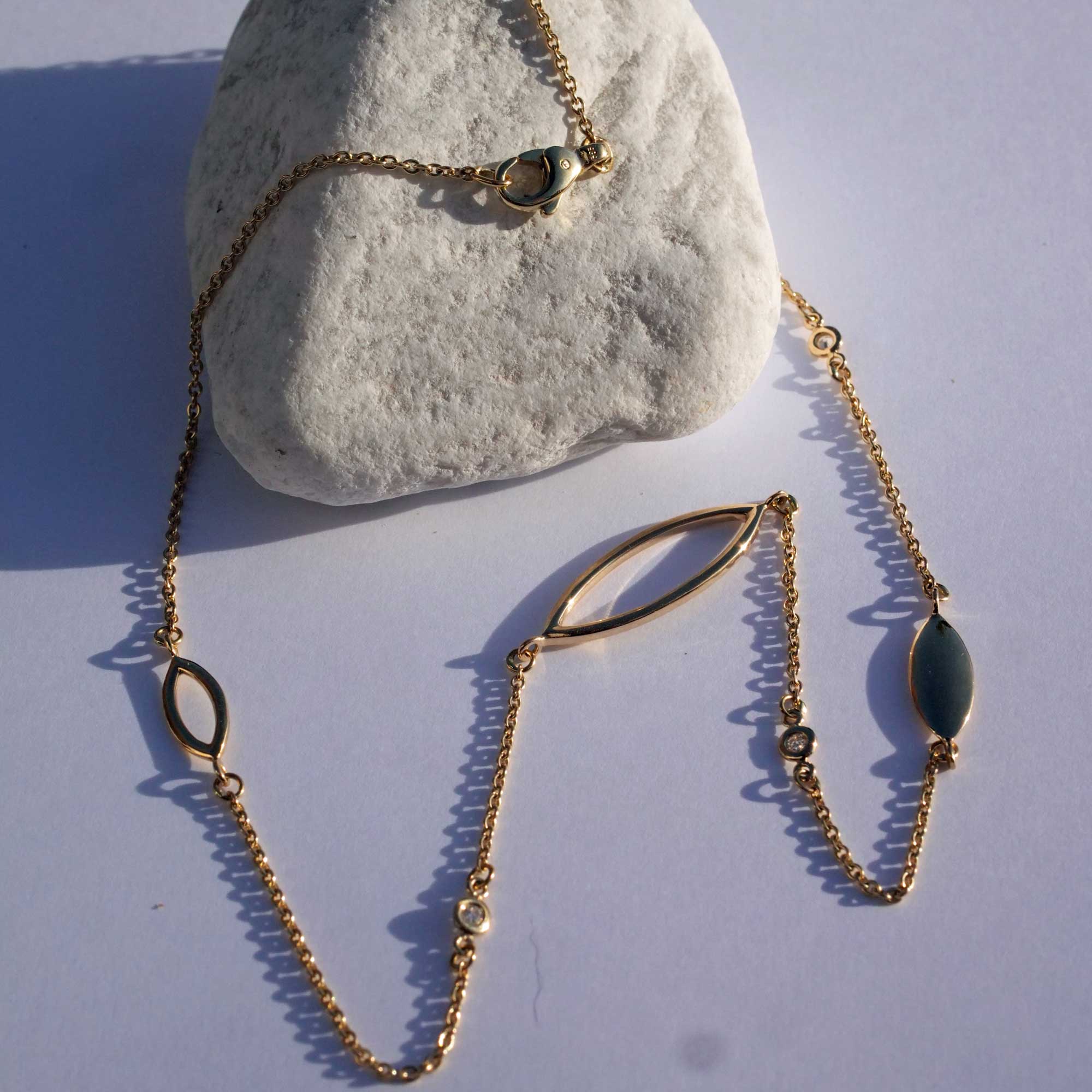 Motion Brillant Collier von Silhouette Schmuck Pforzheim in 585er Gelbgold 0.06 ct W SI  