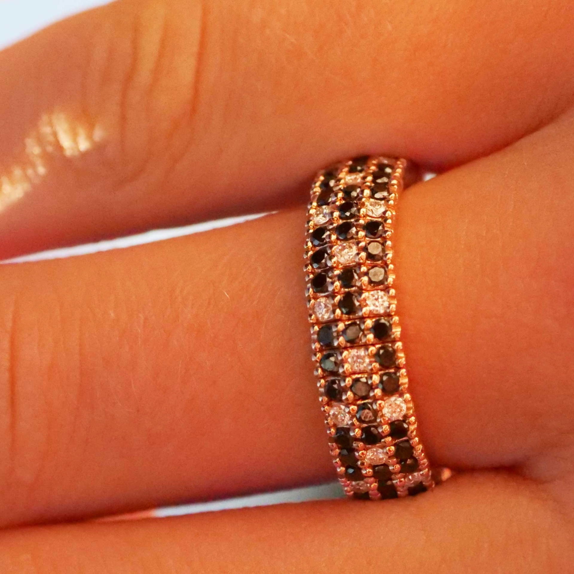 Brillant Ring dreireihig Magic flexibel schwarz weiss 0.90 ct 0.40 ct TW SI Silhouette Schmuck