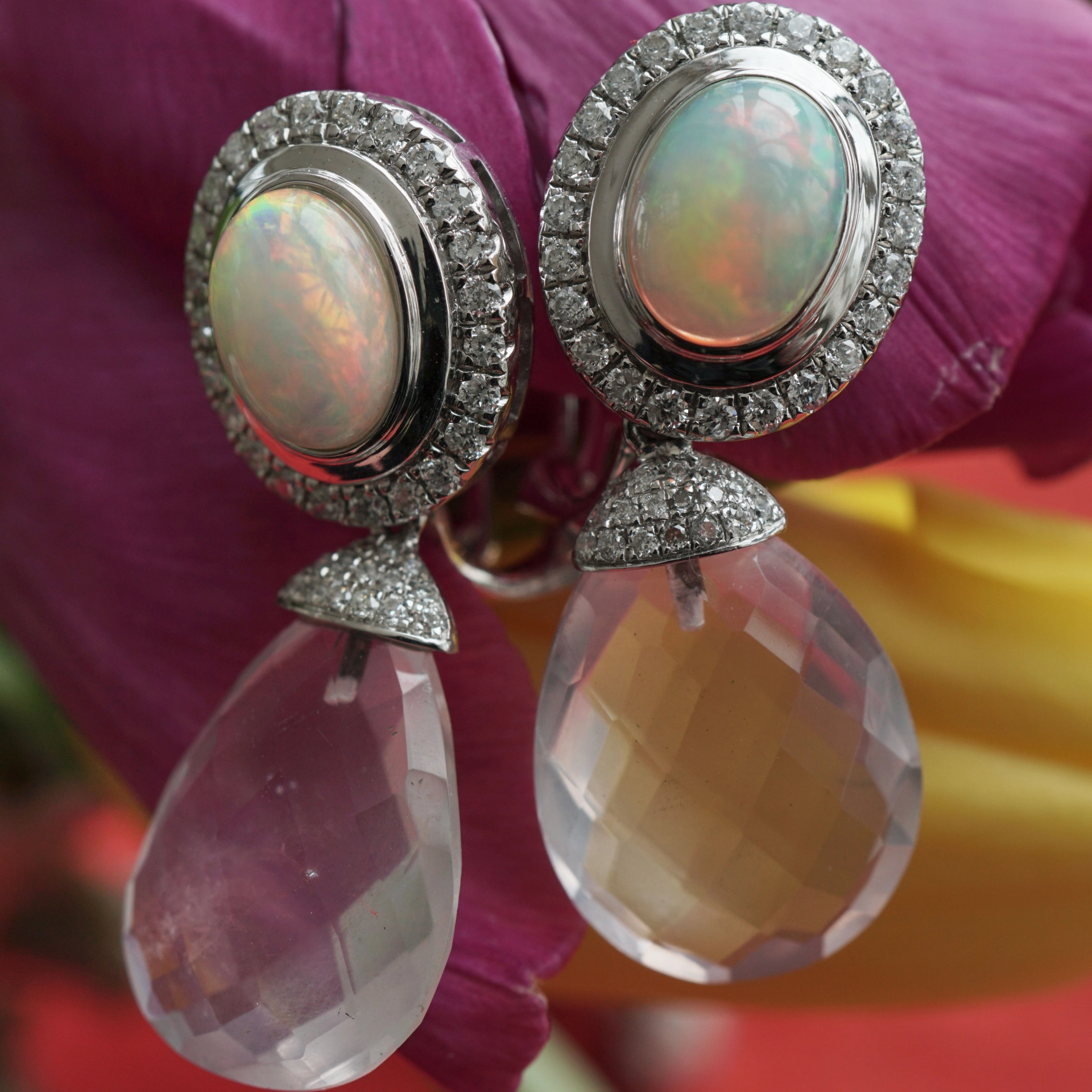 Brillant Opal Rosenquarz Ohrstecker Clip ZARTE BLÜTE 750er Weissgold Pastellfarben
