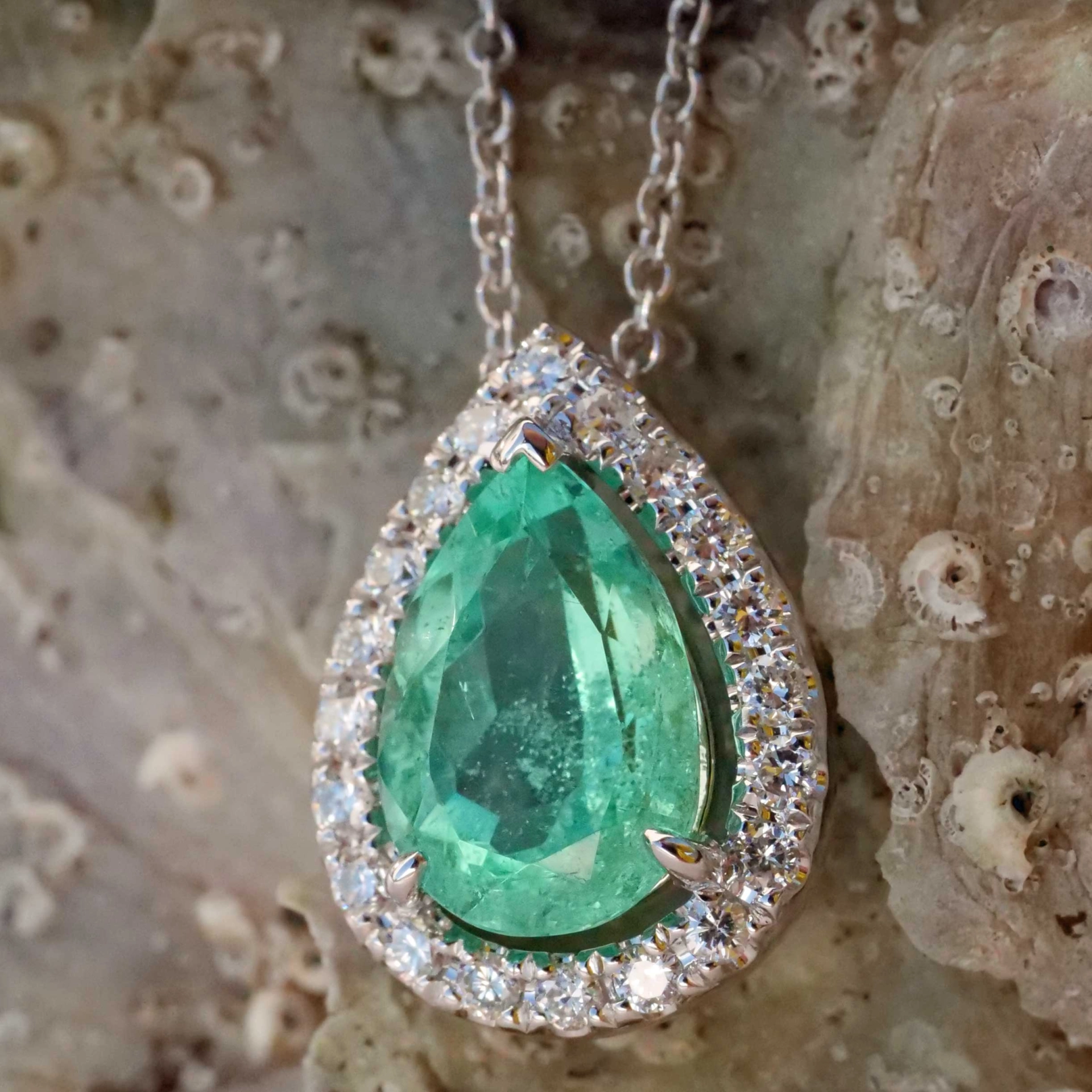 Smaragd Brillant Anhänger 1.28 ct 0.18 ct AAA 750er Weissgold klares sehr feines Mittelgrün