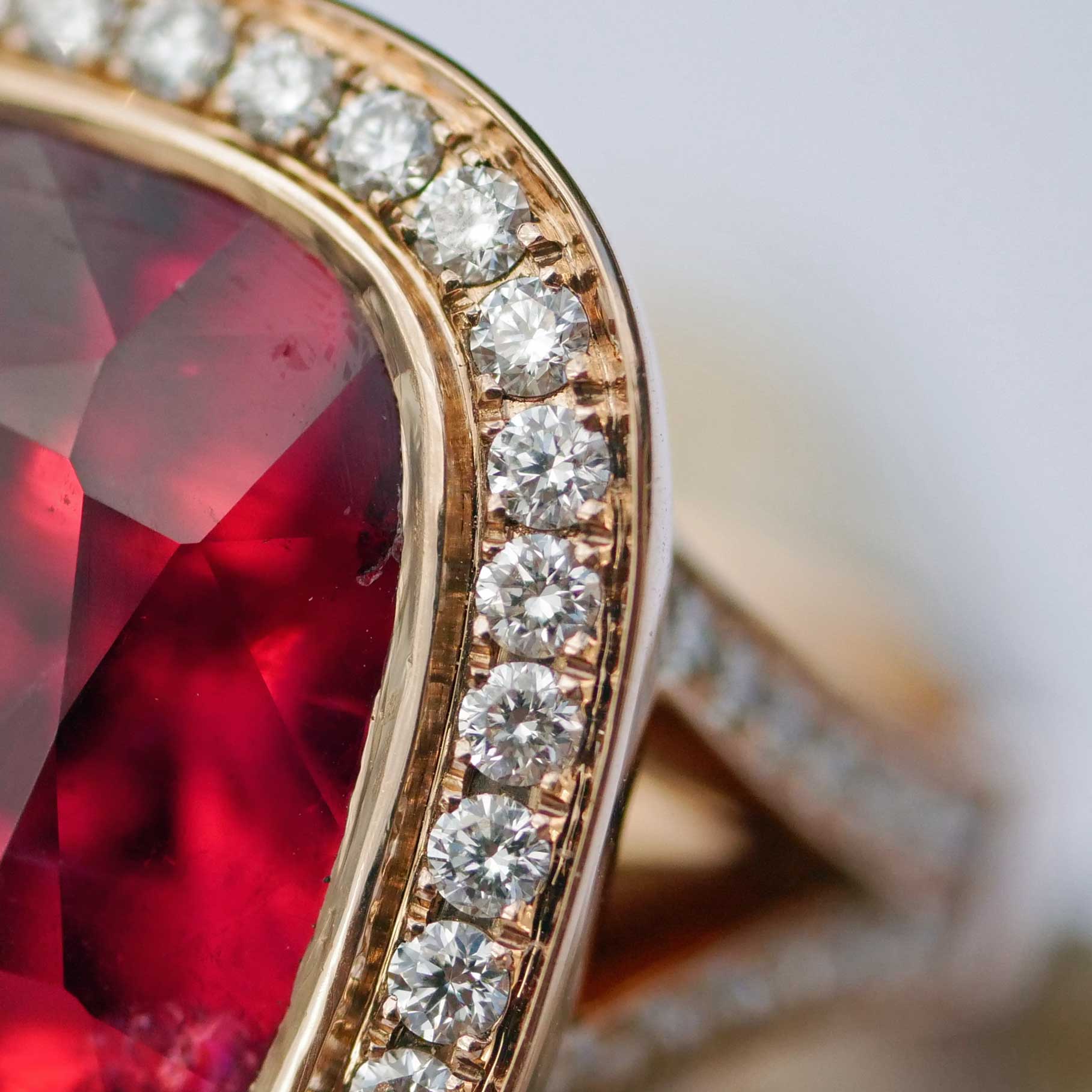 Rubellit Brillant Ring der Extraklasse AAA+  23.10 ct Afghanistan  rot-pink unglaubliche Leuchtkraft 750er Rosegold
