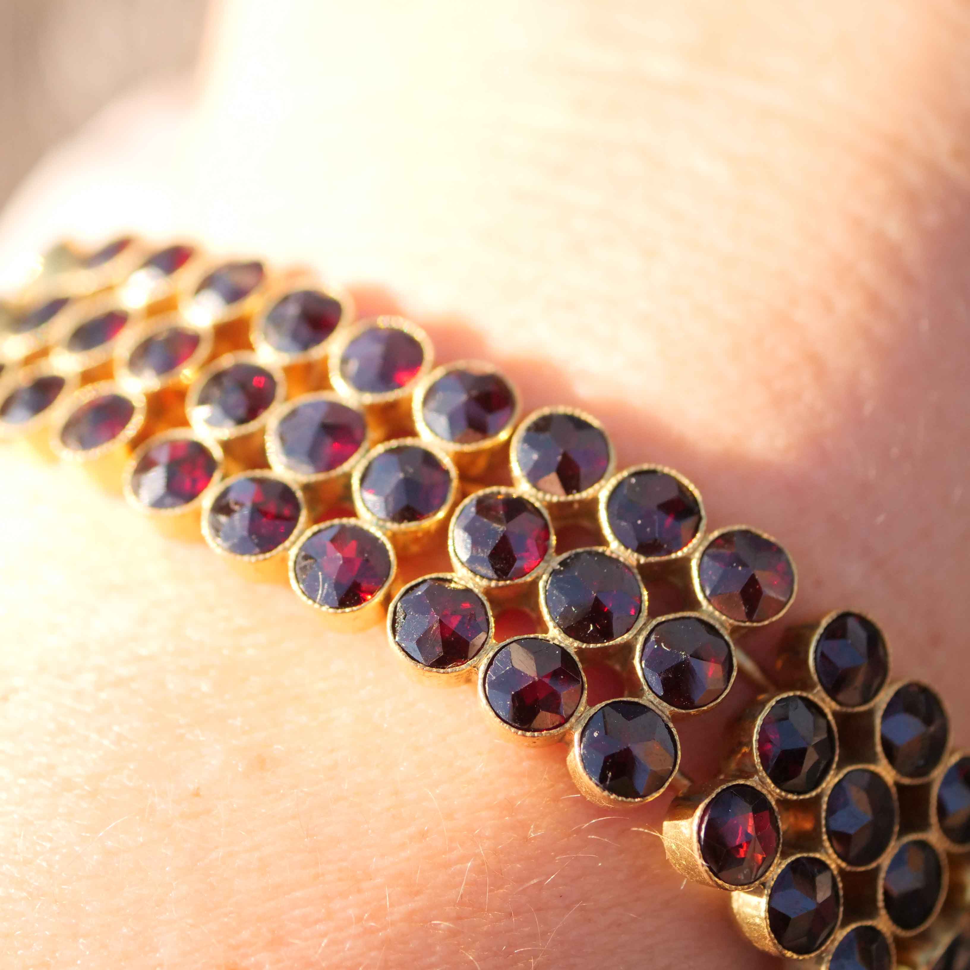 Granat Armband um 1900 Silber vergoldet punziert RF (Robert Flume) dreireihig