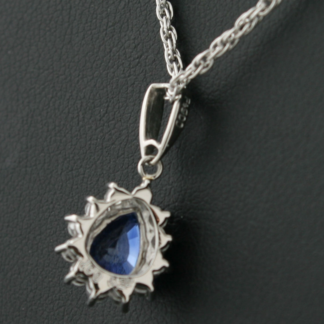 Rare Blue Saphir-Brillant-Anhänger mit Kette, 900er-Platin