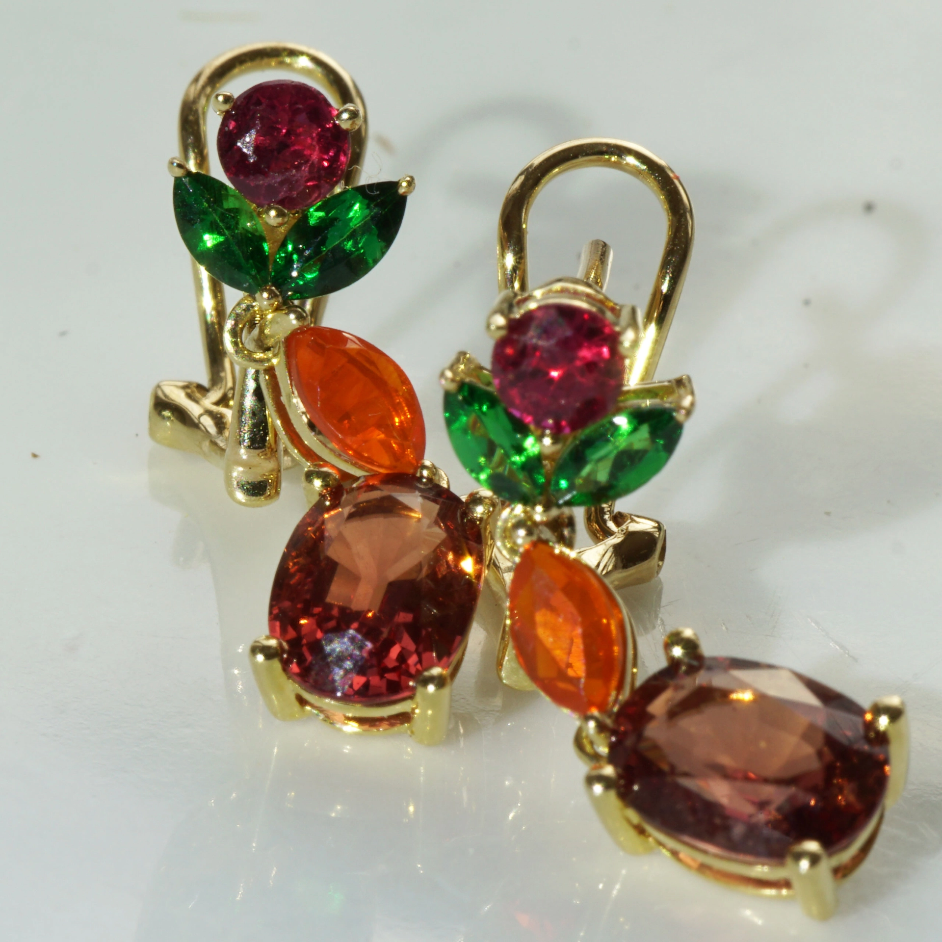Spinel Farbstein Ohrhänger m. Stecker/Clip 750er Gelbgold...like blossoms in the wind