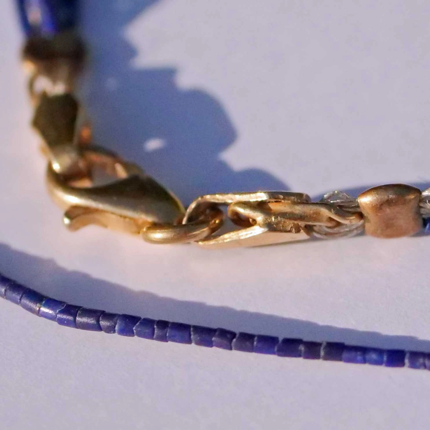 Lapis Lazuli Collier 5-reihig mit 900er Feingold Elementen und Antikschmuck Hänger