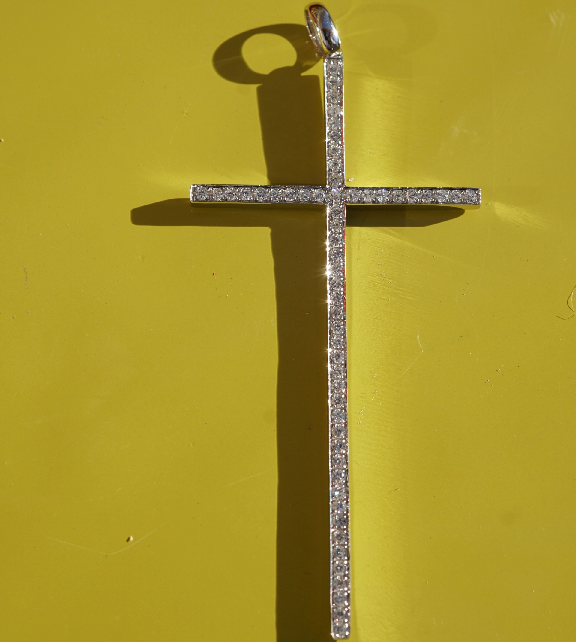 Kreuz Anhänger 62 x 28 mm Cooles Design 0.49 ct W / VS-SI 750er Weissgold