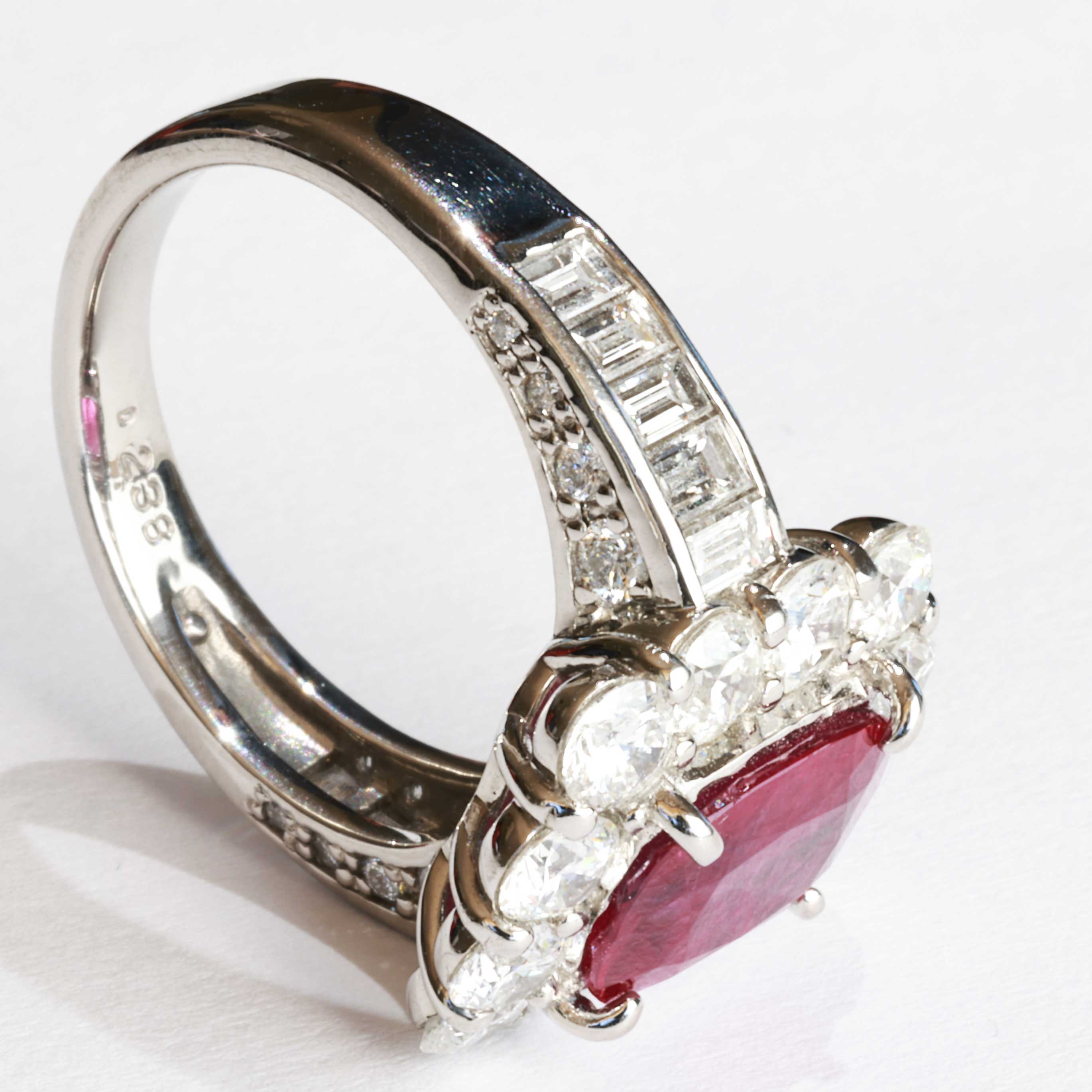 Unerhitzter Burma Rubin Brillant Ring 2.60 ct 2.38 ct Myanmar 950er Platin GRS Zertifikat