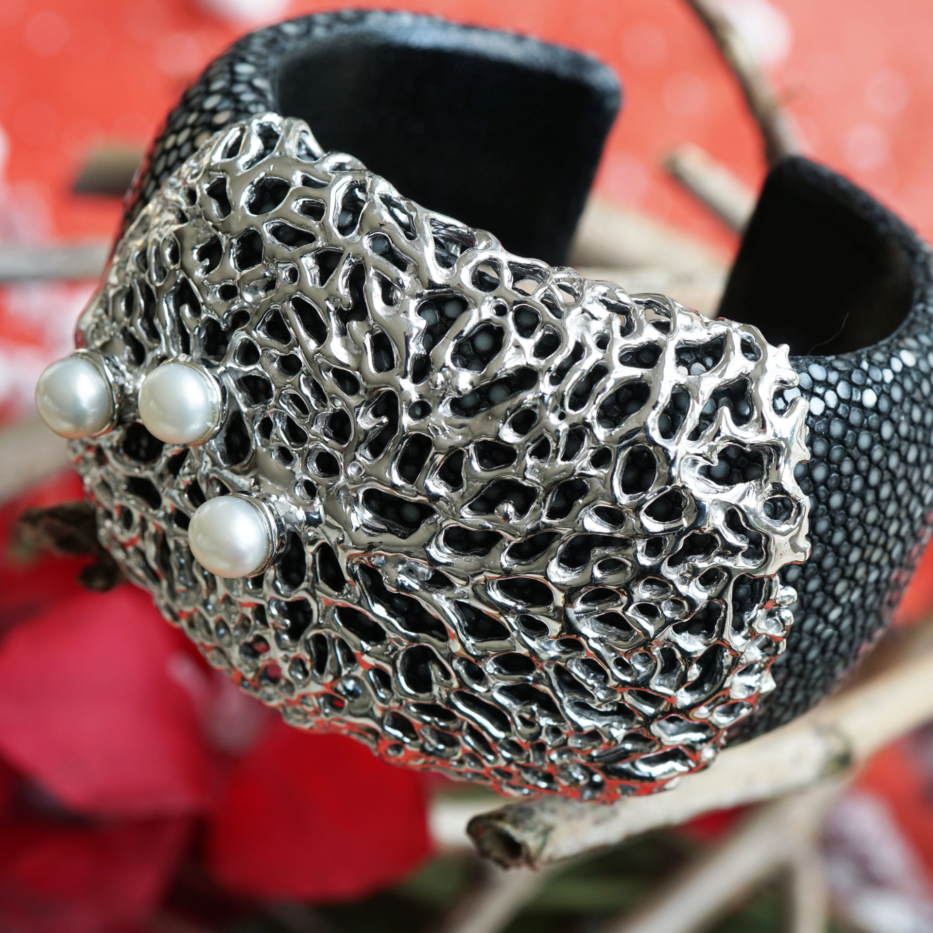 Rochenleder Armreif  925 Silber under the sea 50 mm breit schwarz