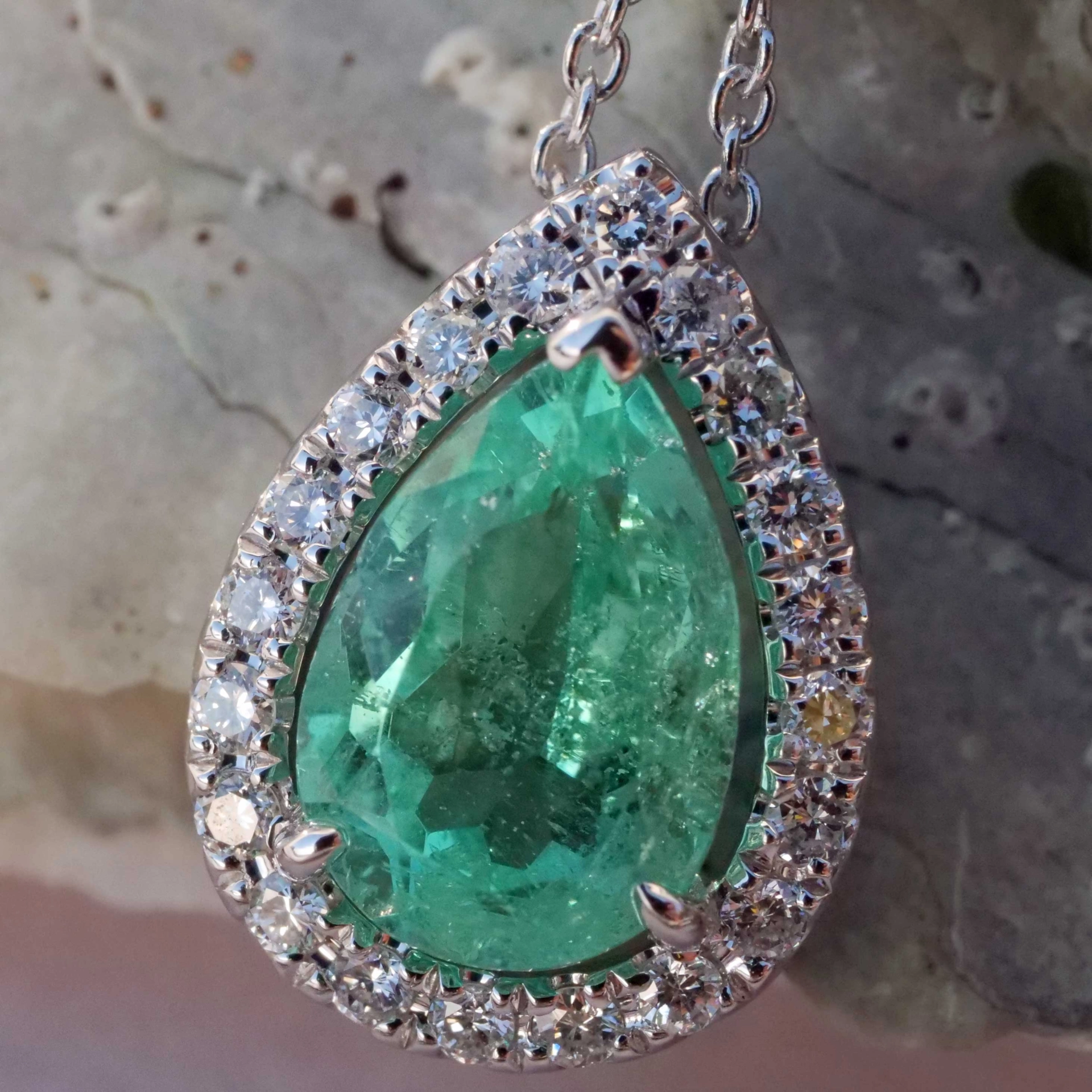 Smaragd Brillant Anhänger 1.28 ct 0.18 ct AAA 750er Weissgold klares sehr feines Mittelgrün