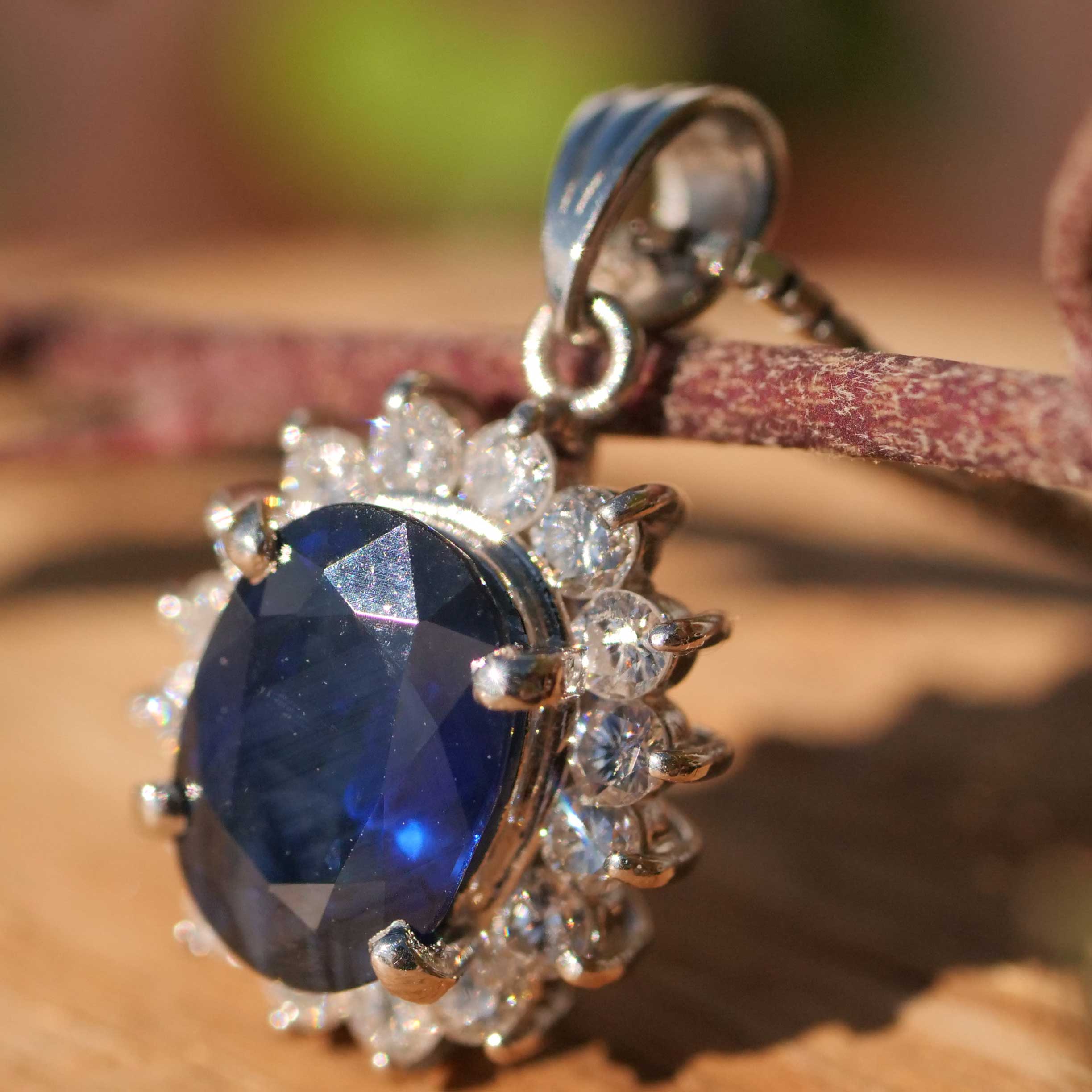 Royal Blue Saphir Brillant Anhänger in 900er Platin mit Kette 2.81 ct 0.73 ct TW-W VS-SI 