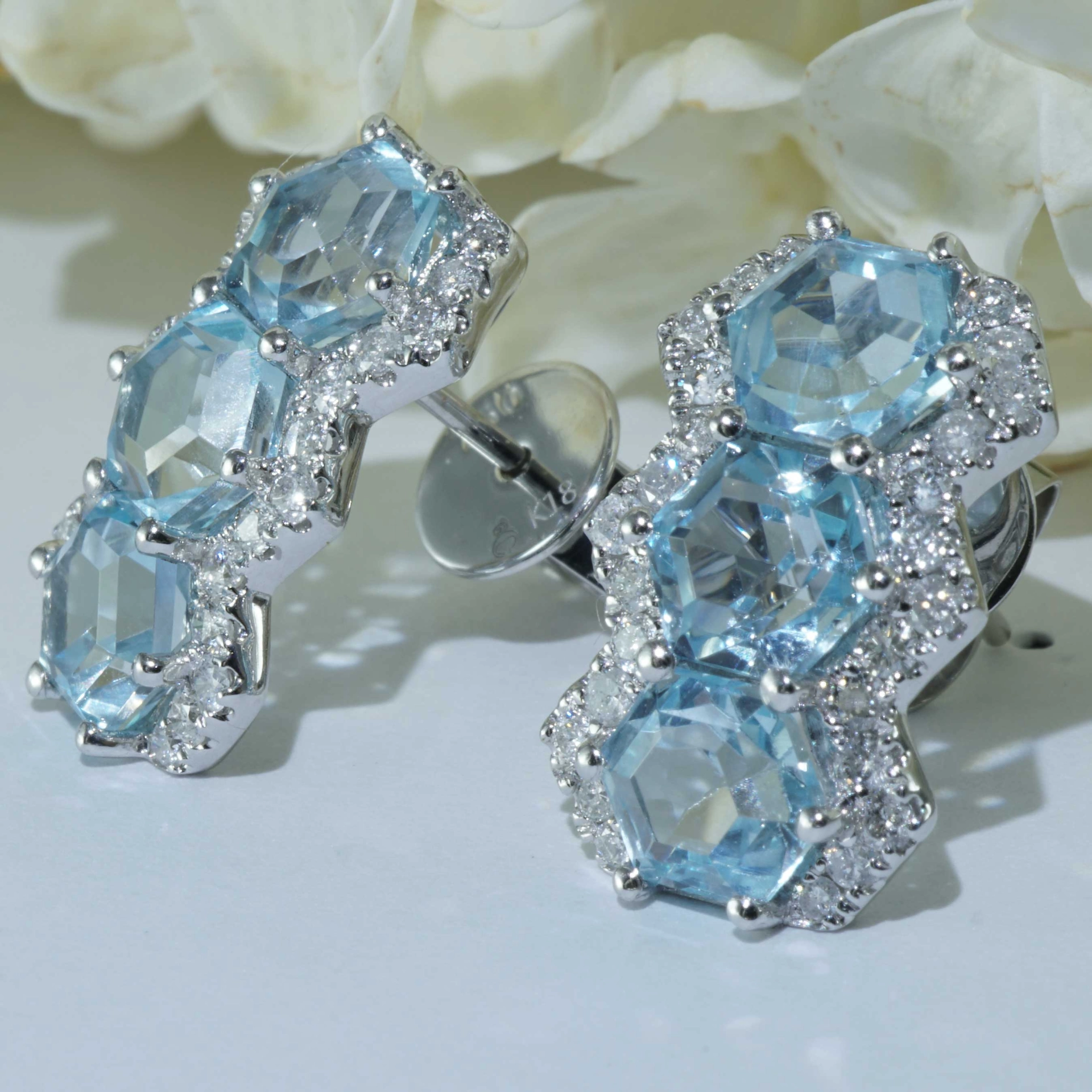 Blautopas Brillant Ohrstecker 750er Weissgold 3.60 ct 0.50 ct im extravaganten hexagonalen Stil