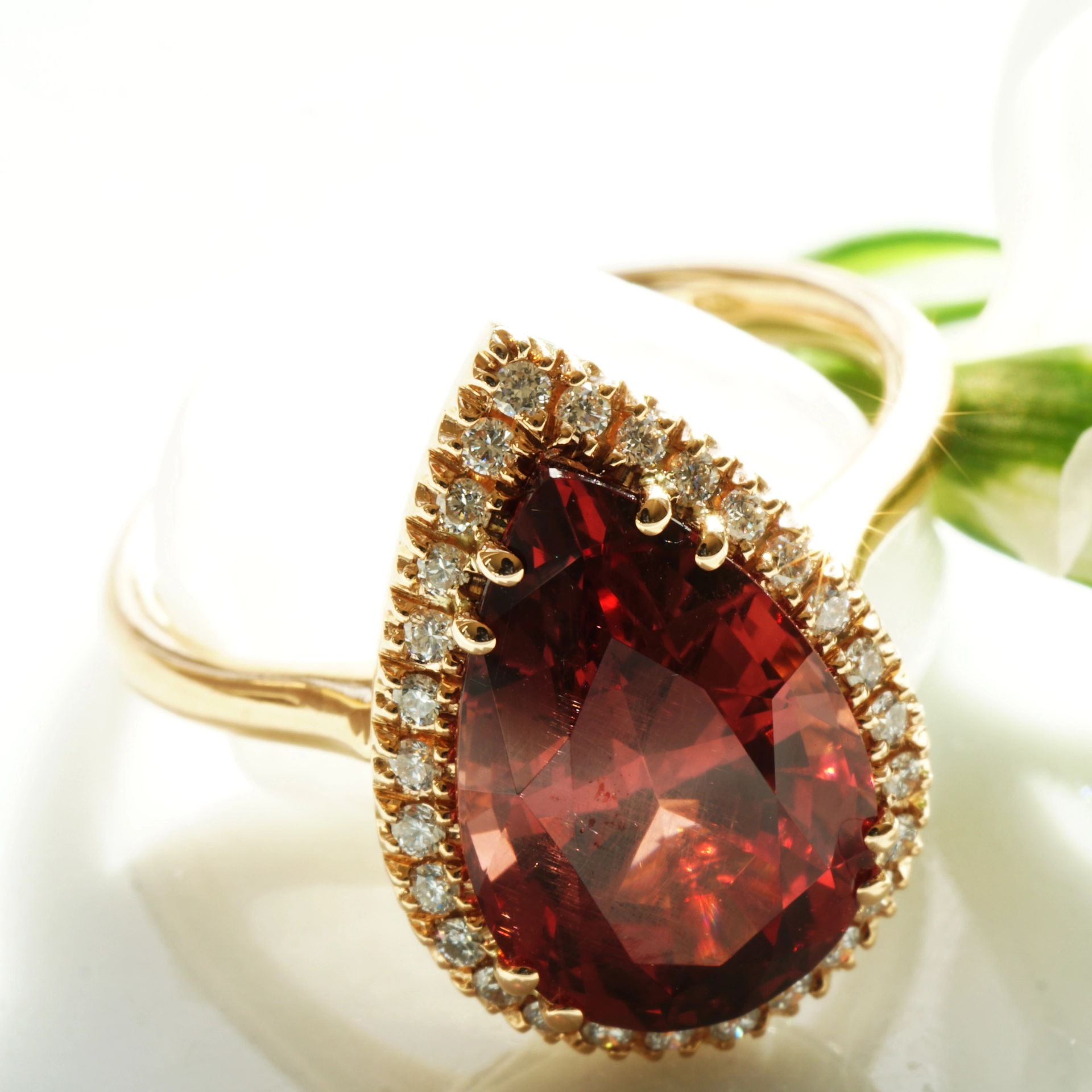 Malaya Granat Brillant Ring 750er Rosegold 5.45 ct Tansania....ein Wandlungskünstler