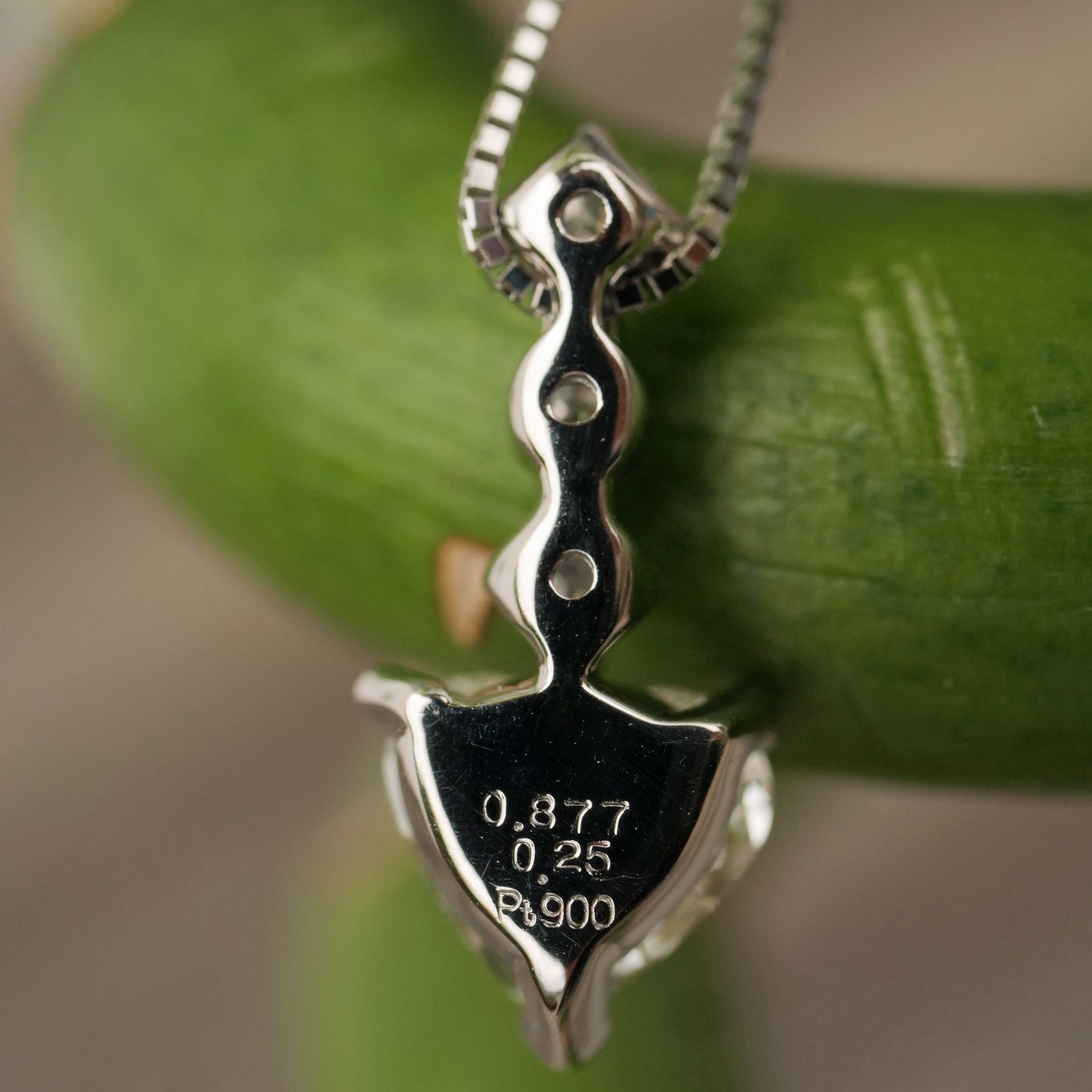 Herz Solitär Anhänger 0.877 ct 0.25 ct 900er 850er Platin....konzentrierte Herzenskraft