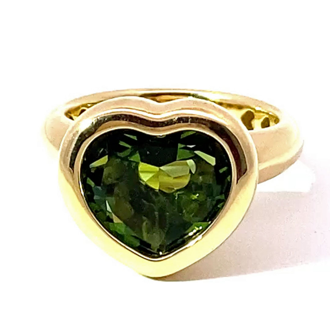 Peridot Herz Ring 750er Gelbgold made in Valenza... ein grüner moderner Herzring  in massiv Gold